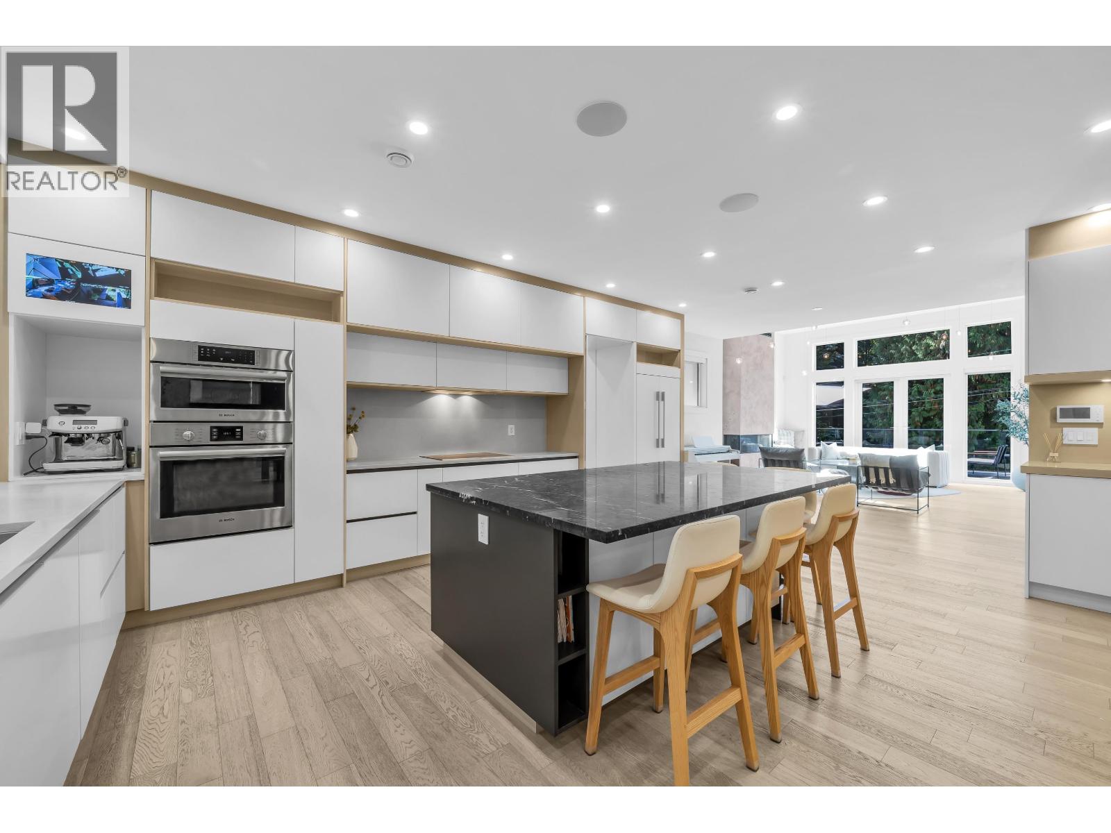 4324 Glencanyon Drive, North Vancouver, British Columbia  V7N 4B3 - Photo 9 - R3172912