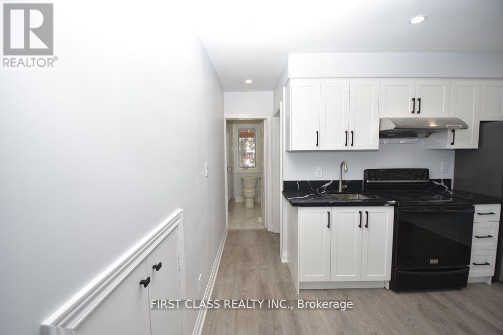 Front - 319 Senlac Road, Toronto, Ontario  M2R 1R2 - Photo 5 - C13869846