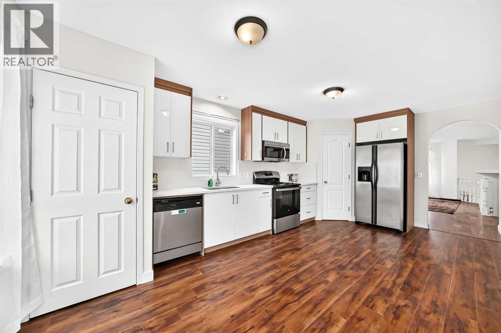 111 Arbour Stone Crescent NW