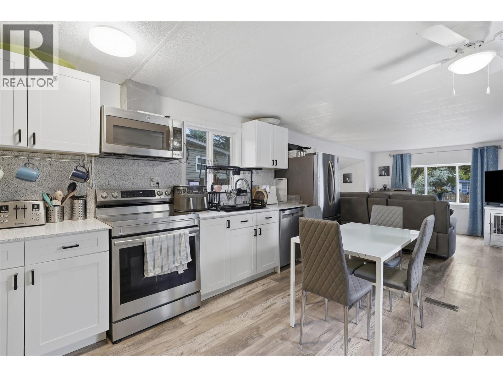 5317 Freda Avenue, Kamloops, British Columbia  V2C 5A6 - Photo 3 - 10402525