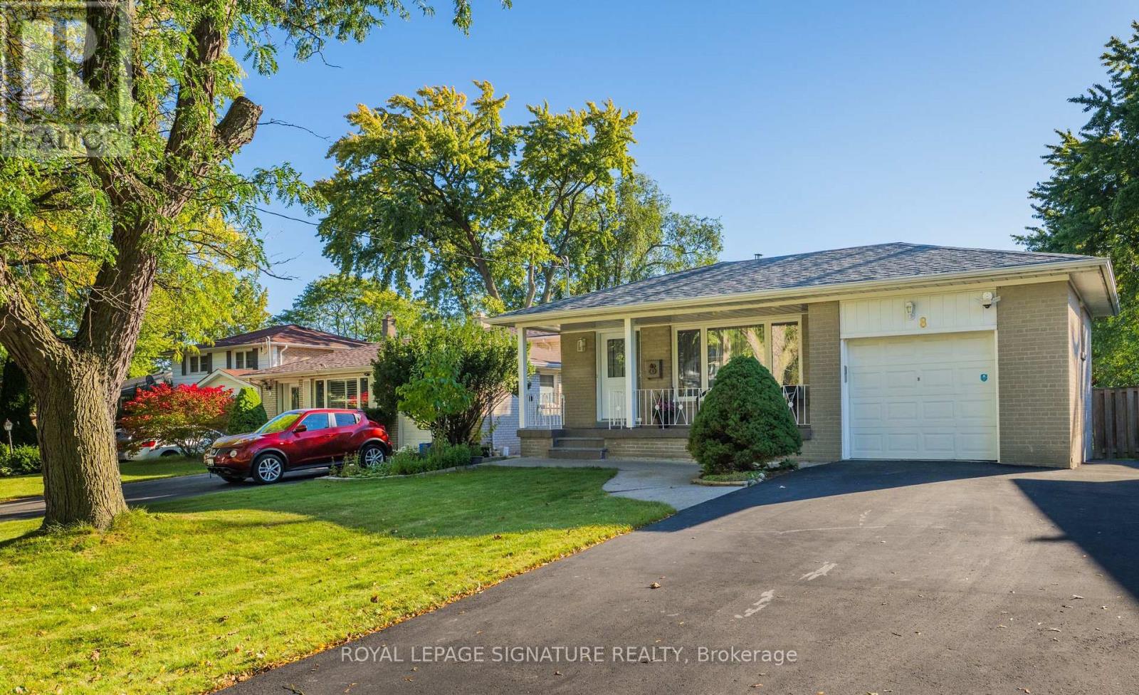 8 BELLBURY CRESCENT, Toronto, Ontario