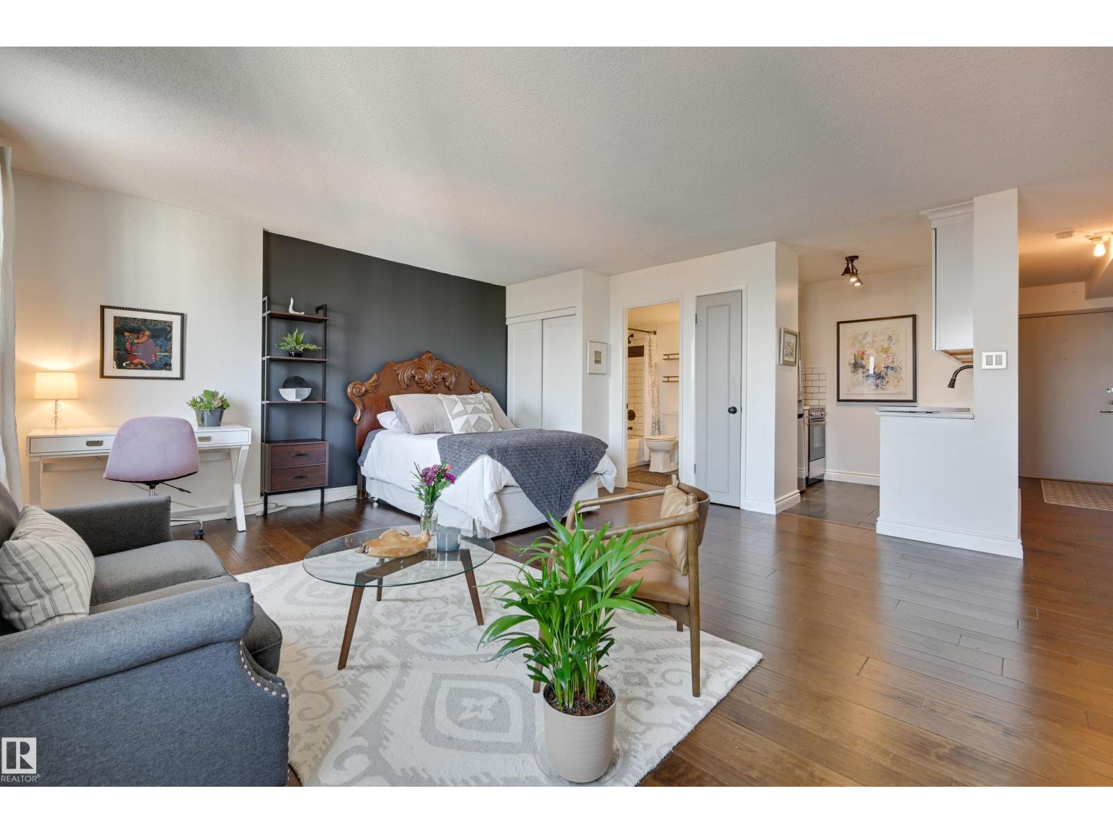 #1505 10140 120 ST NW