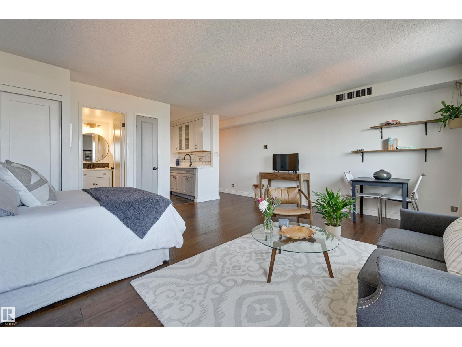 #1505 10140 120 ST NW