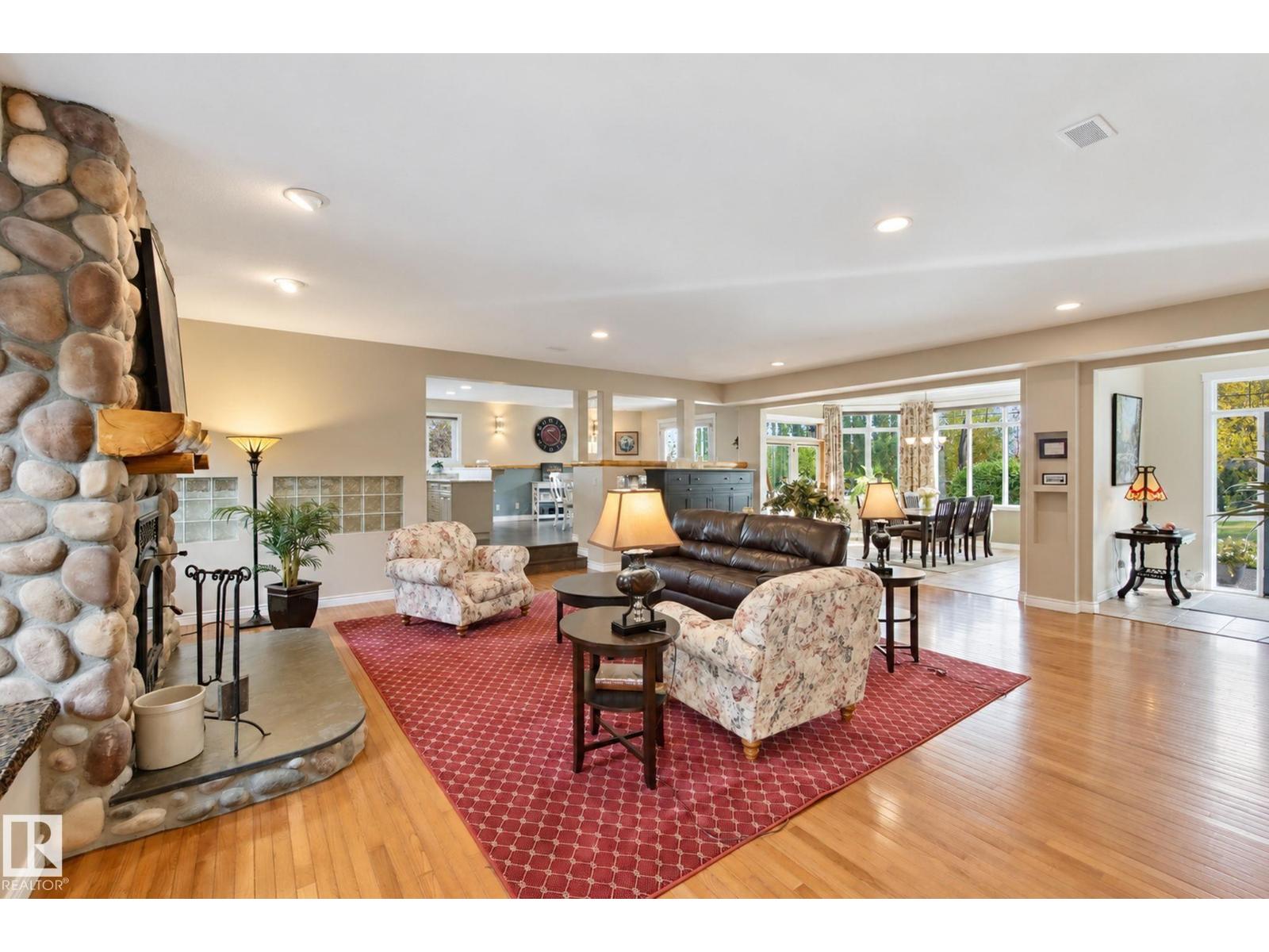 6 ROSENTHAL WY