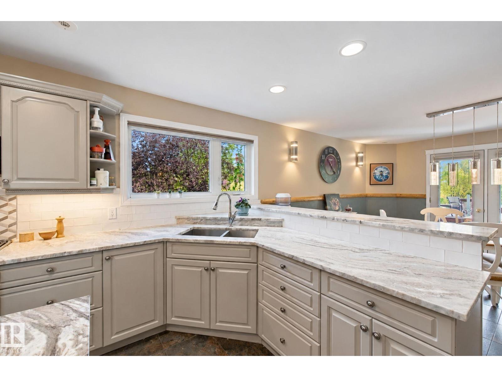 6 ROSENTHAL WY