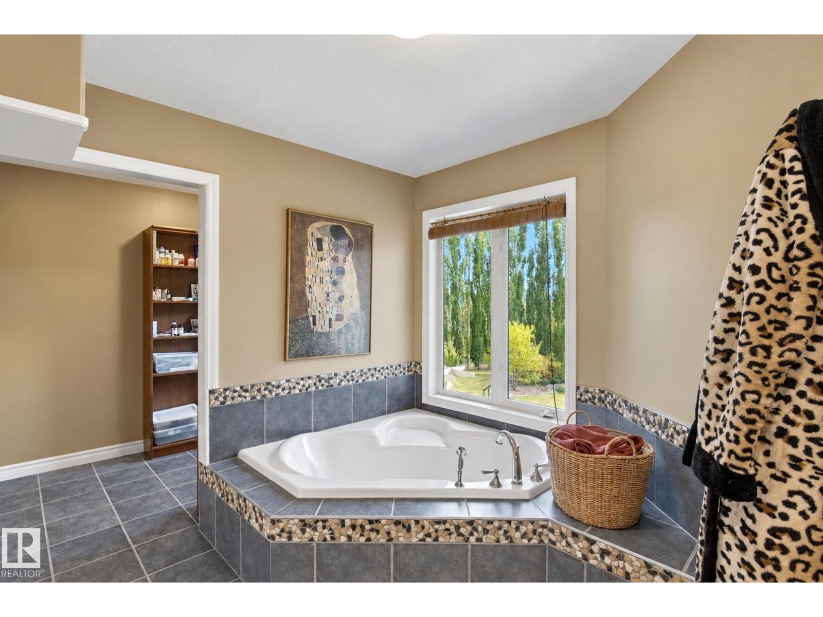 6 ROSENTHAL WY