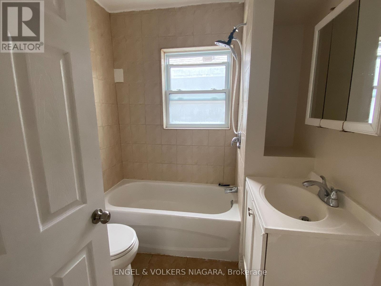 2 - 5006 Willmott Street, Niagara Falls, Ontario  L2E 1Z8 - Photo 5 - X13869910