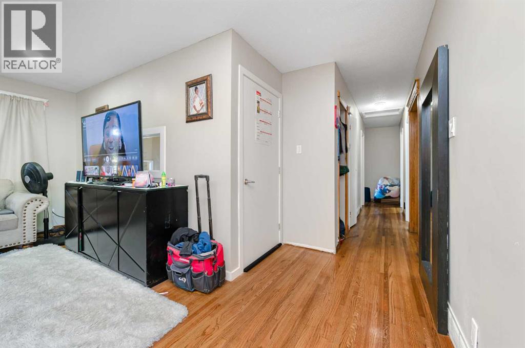 823 Sabrina Road SW, Calgary, Alberta  T2W 0P5 - Photo 5 - A2346638