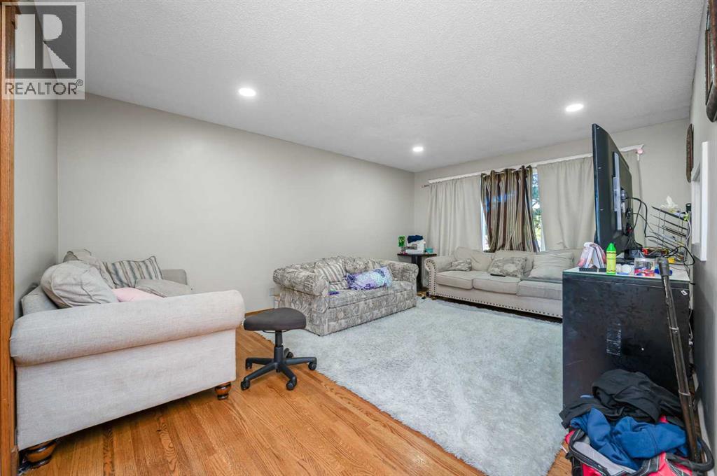 823 Sabrina Road SW, Calgary, Alberta  T2W 0P5 - Photo 3 - A2346638