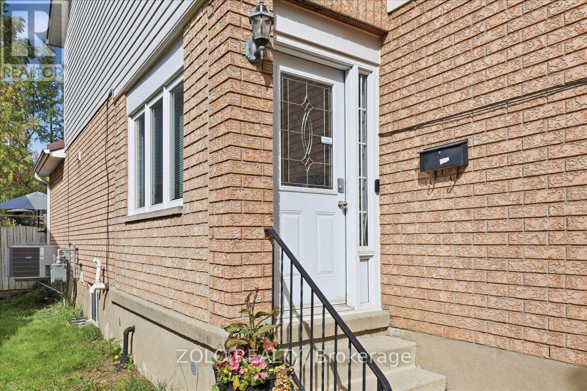 401 Hidden Creek Drive, Kitchener, Ontario  N2N 3N2 - Photo 3 - X13869904