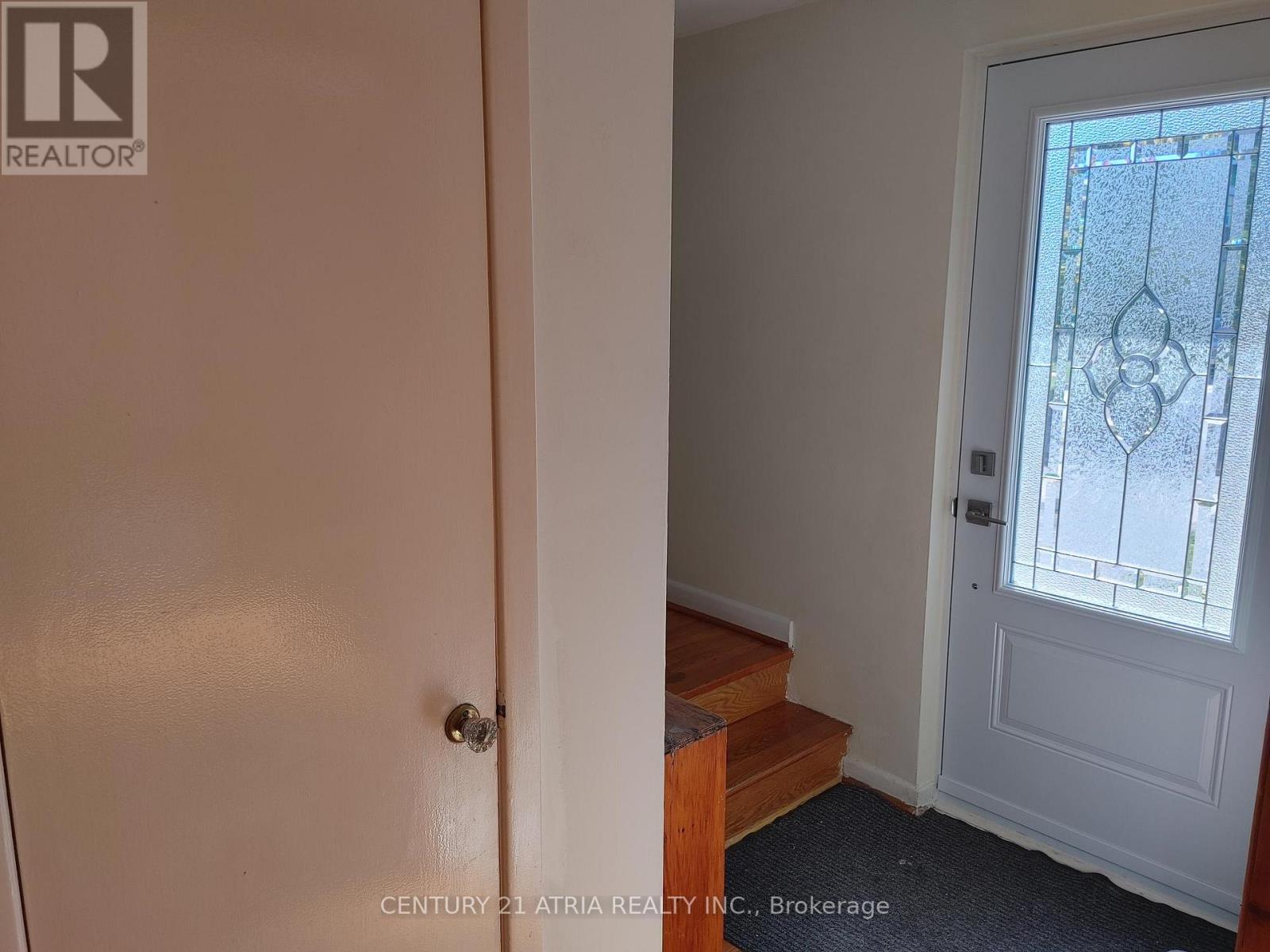 36 Chesapeake Avenue, Toronto, Ontario  M1L 1T3 - Photo 4 - E13865796