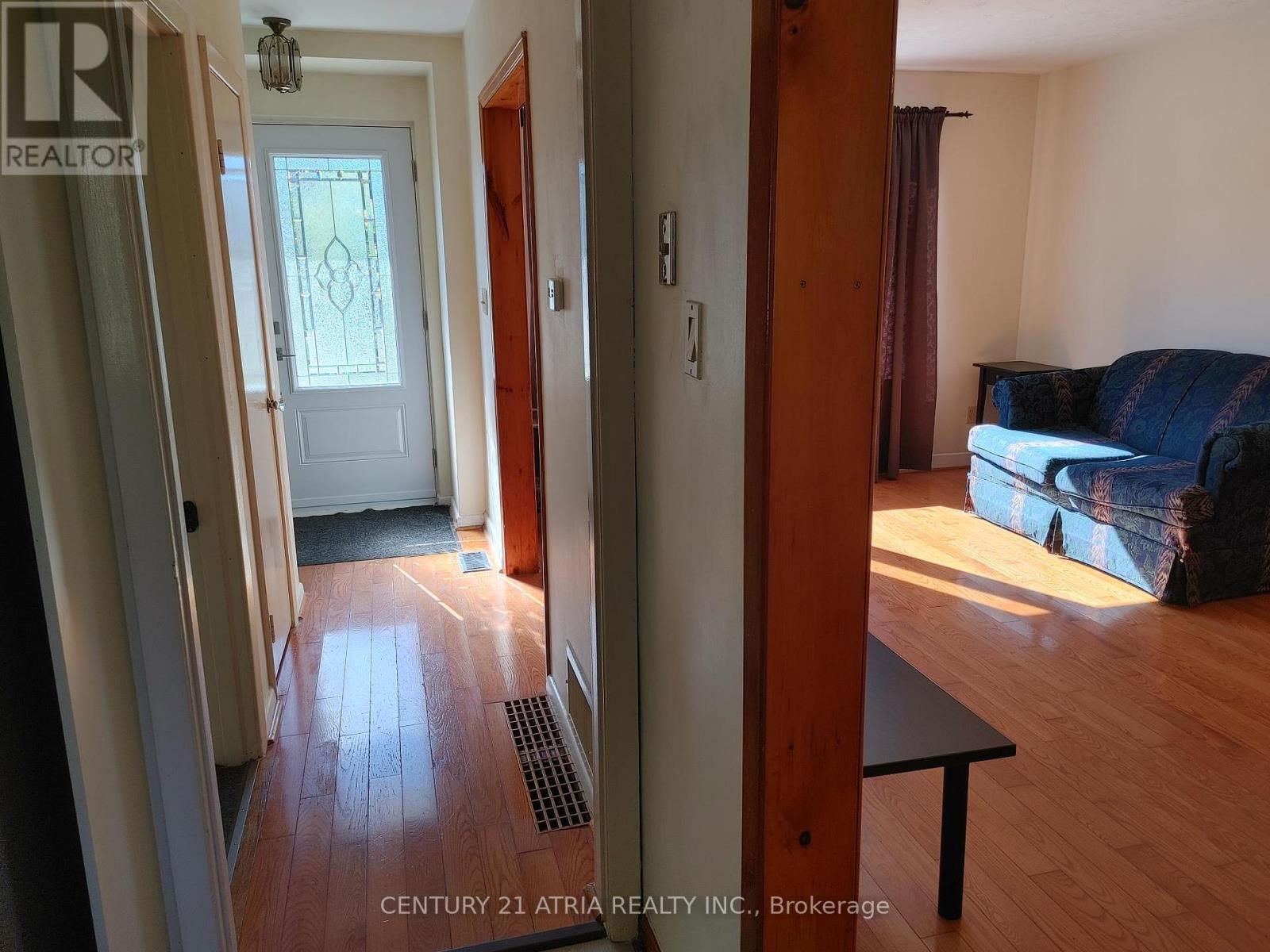 36 Chesapeake Avenue, Toronto, Ontario  M1L 1T3 - Photo 5 - E13865796