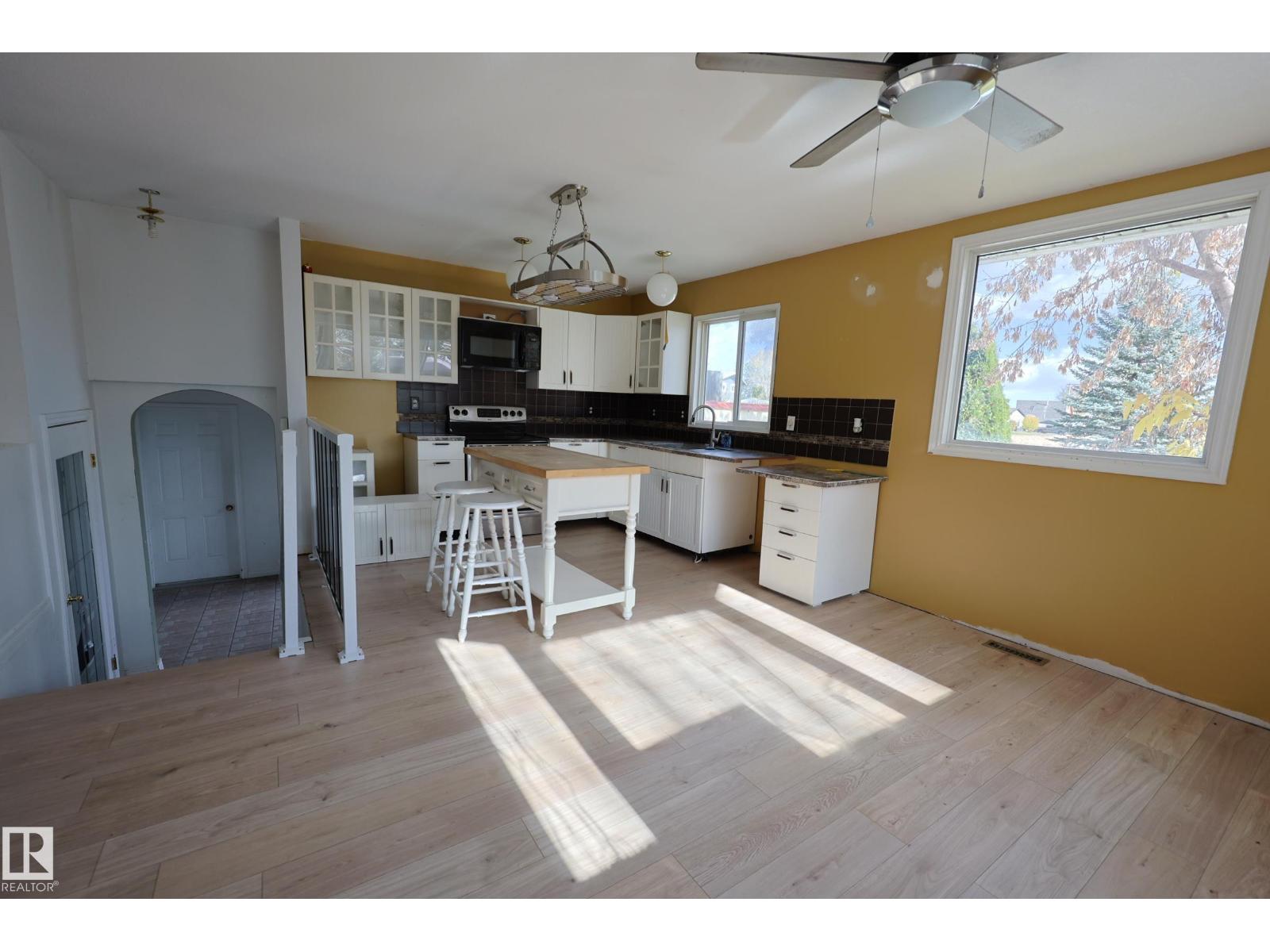 3327 STE. ANNE TR