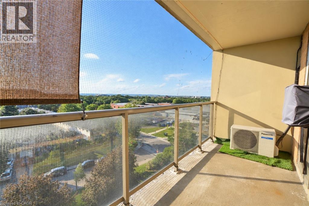 15 Nicklaus Drive Unit# 804, Hamilton, Ontario  L8K 5J5 - Photo 2 - 40869386
