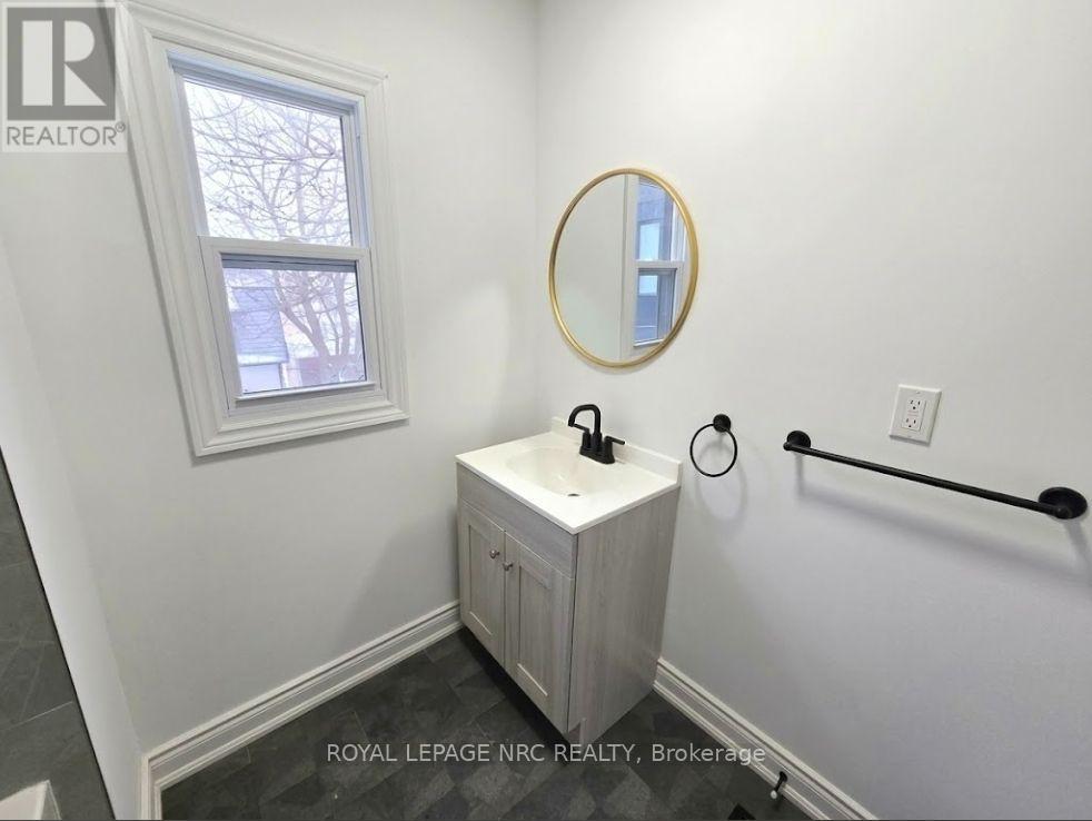 Unit 2 - 129 Durham Street, Port Colborne, Ontario  L3K 1E1 - Photo 6 - X13869978