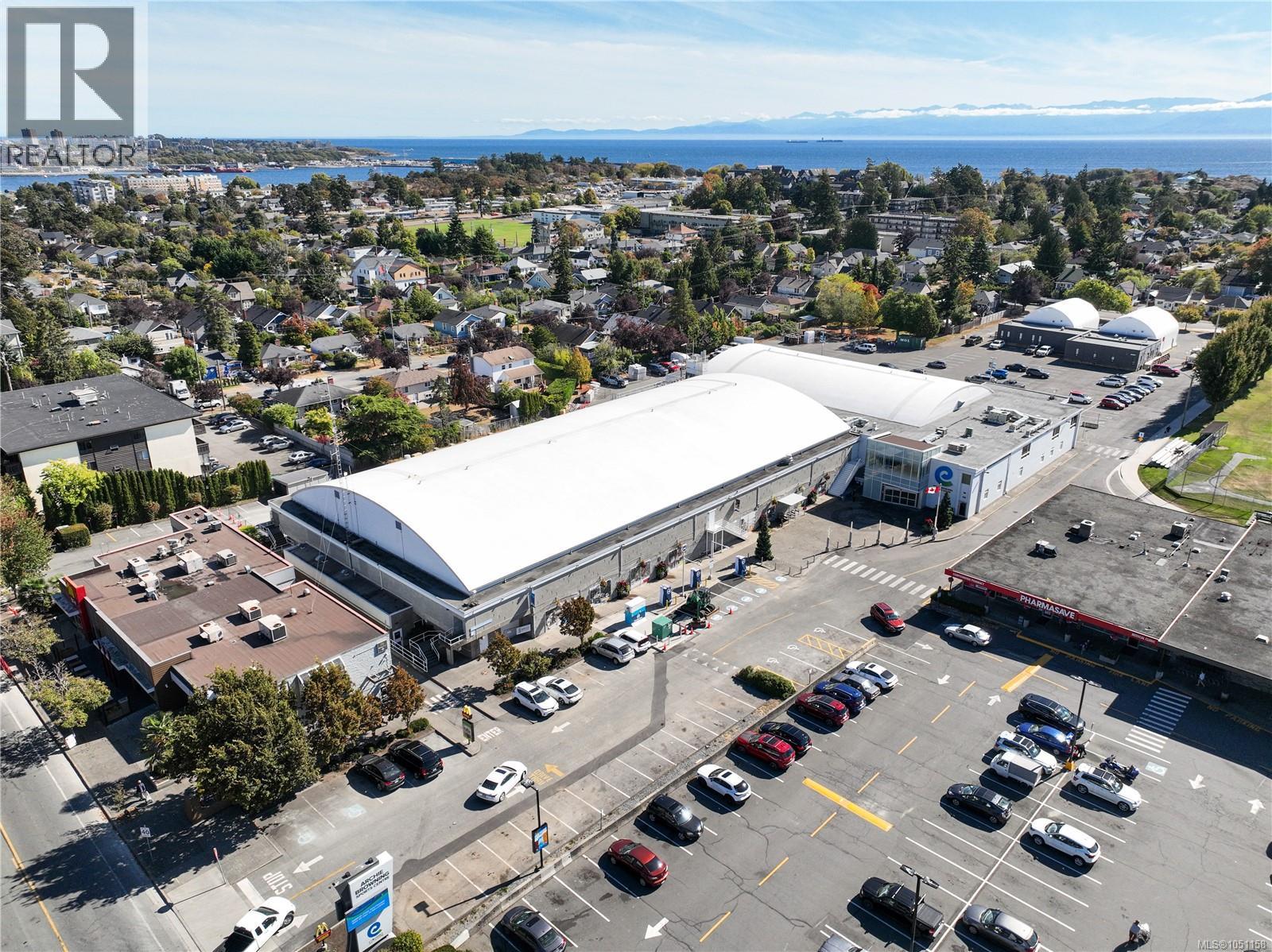 1 642 Lampson St