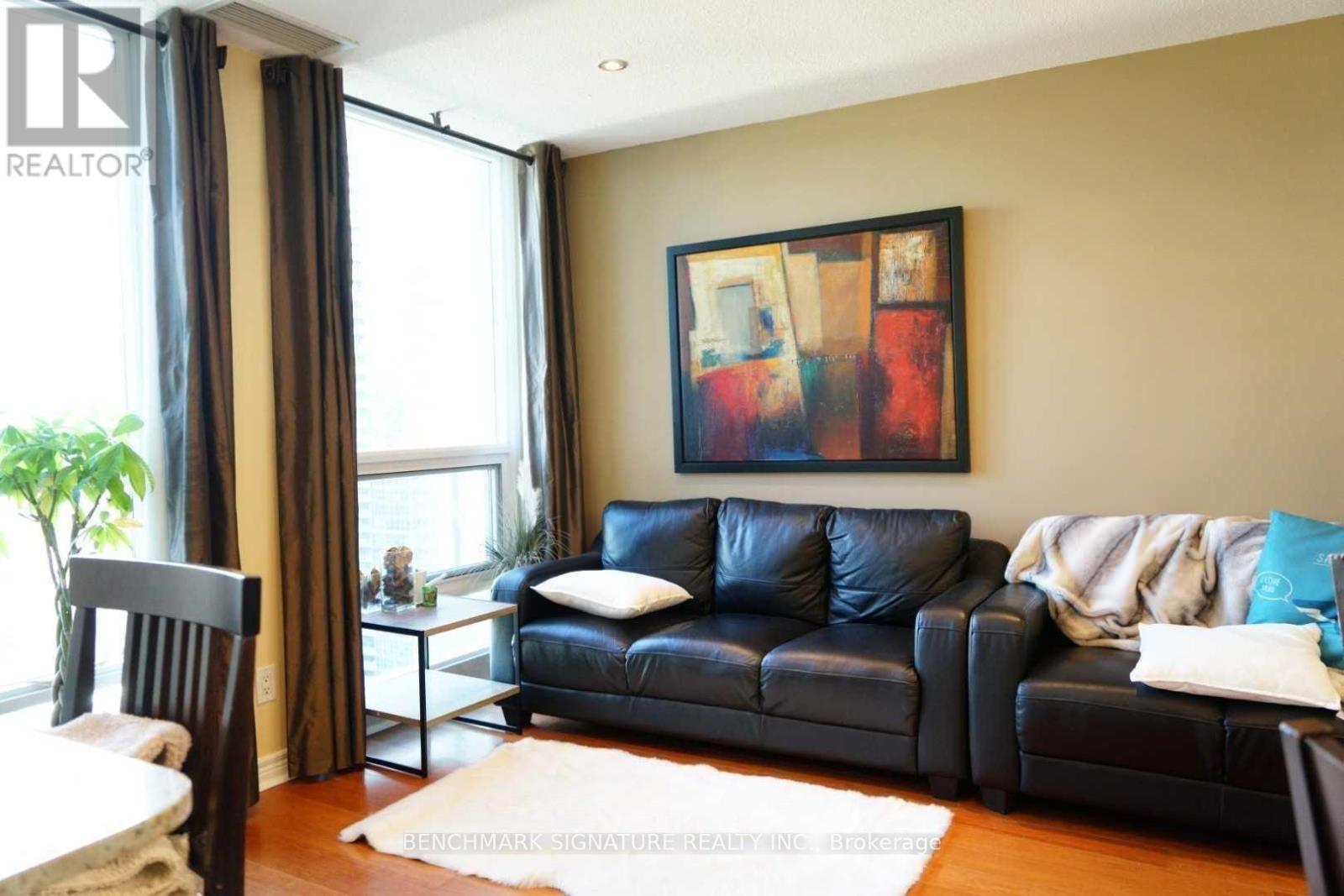 3102 - 763 Bay Street, Toronto, Ontario  M5G 2R3 - Photo 2 - C13870004
