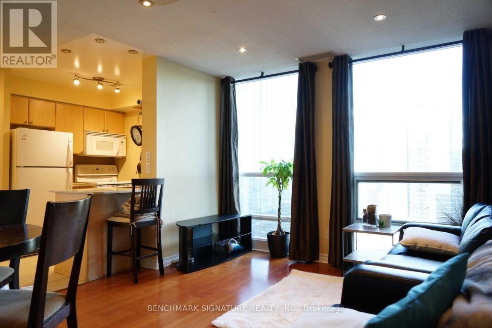 3102 - 763 Bay Street, Toronto, Ontario  M5G 2R3 - Photo 3 - C13870004