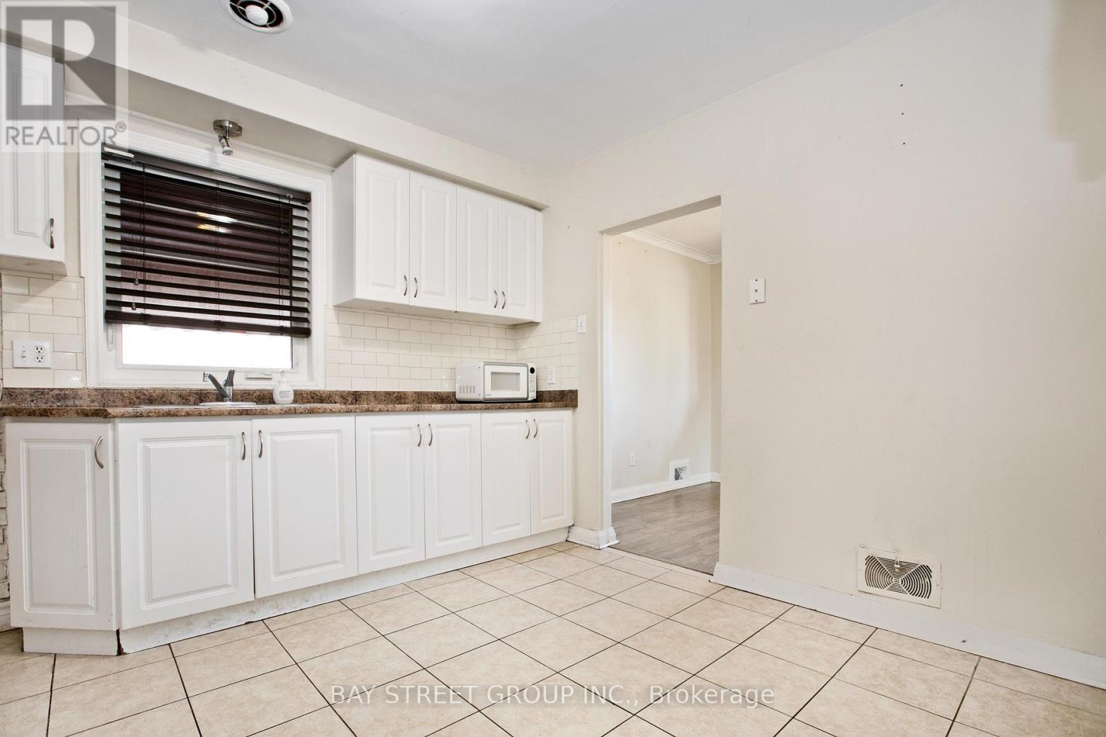 67 Elvaston Drive, Toronto, Ontario  M4A 1N5 - Photo 12 - C13870008