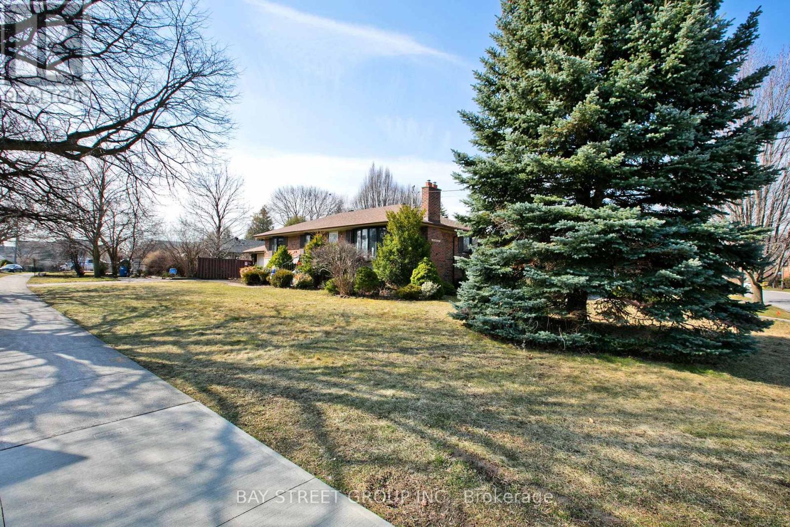 67 Elvaston Drive, Toronto, Ontario  M4A 1N5 - Photo 2 - C13870008