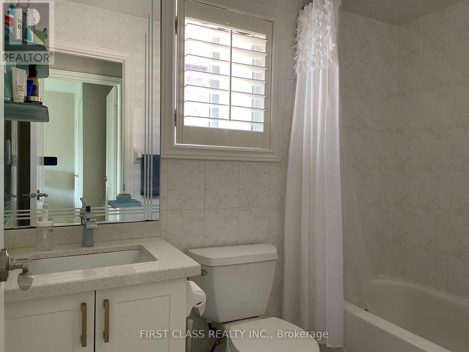50 Belwood Boulevard, Vaughan (Patterson), Ontario  L4K 5H4 - Photo 3 - N13870022