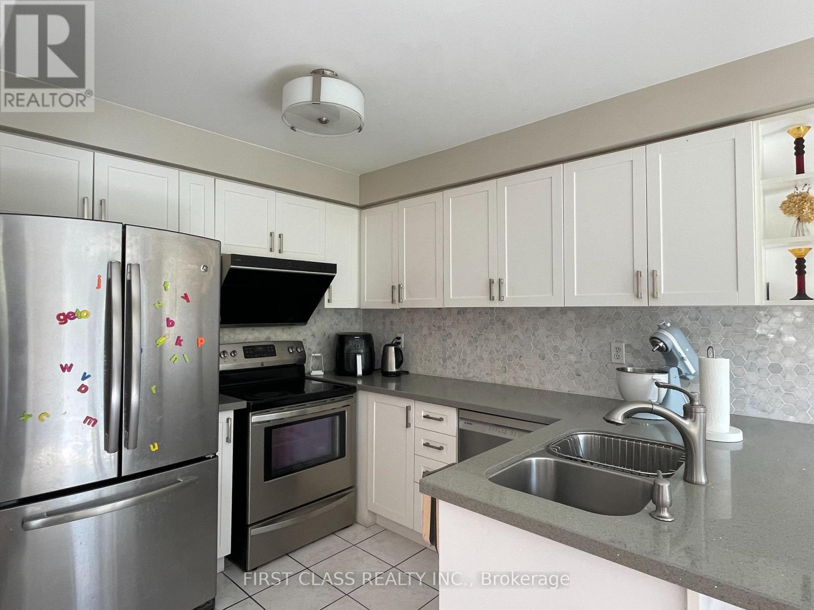 50 Belwood Boulevard, Vaughan (Patterson), Ontario  L4K 5H4 - Photo 4 - N13870022