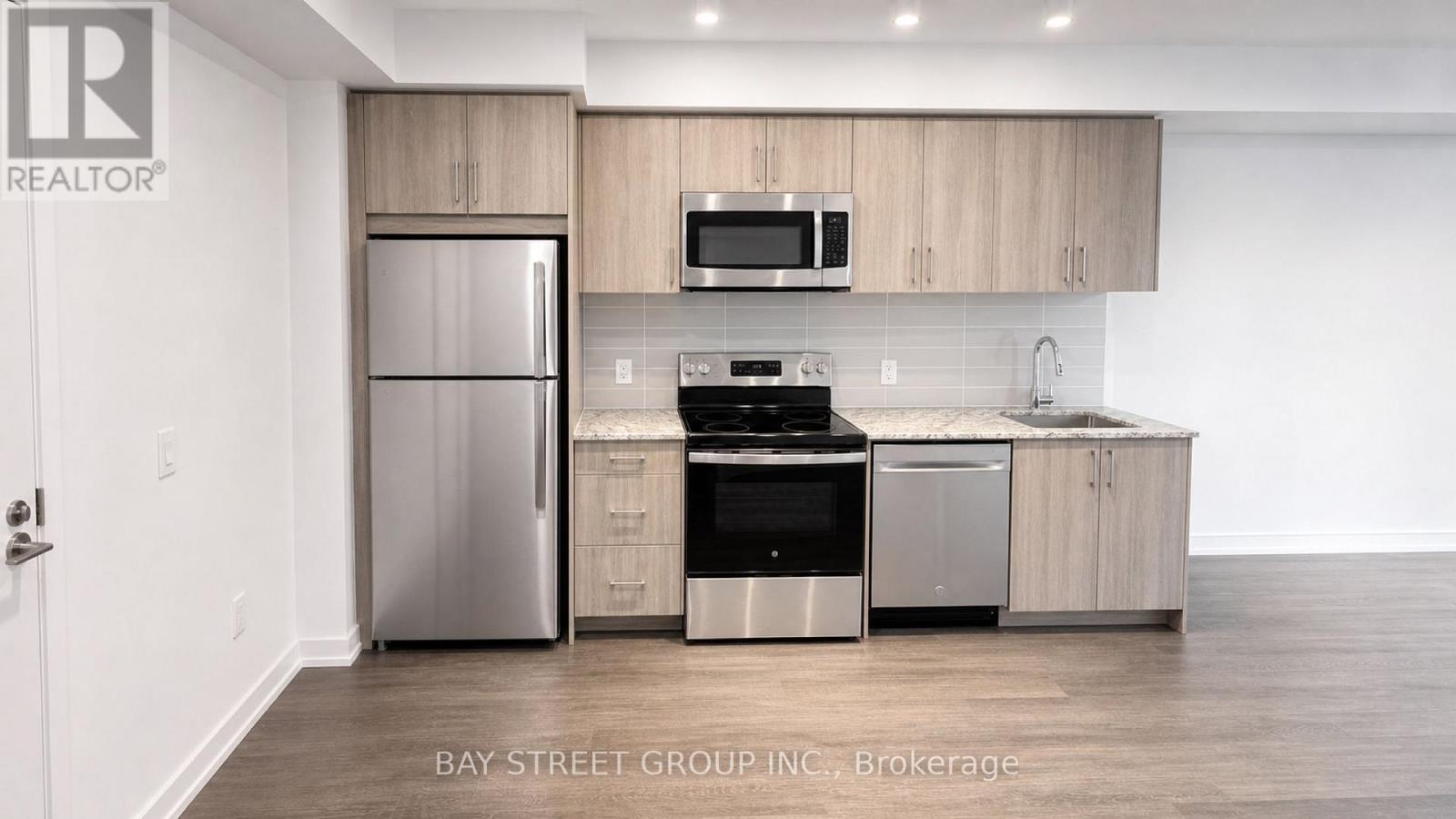 1016 - 4010 Eglinton Avenue W, Toronto, Ontario  M9A 0G5 - Photo 2 - W13870018