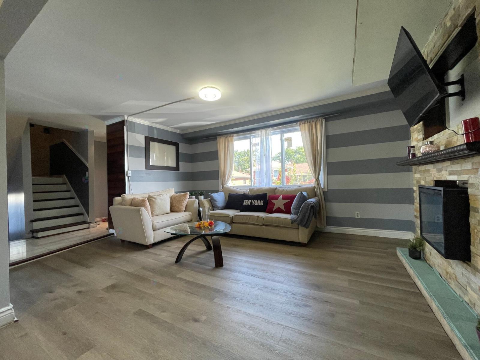 432 Av. Dunn Laval (Chomedey) Quebec Canada H7W4A9 3