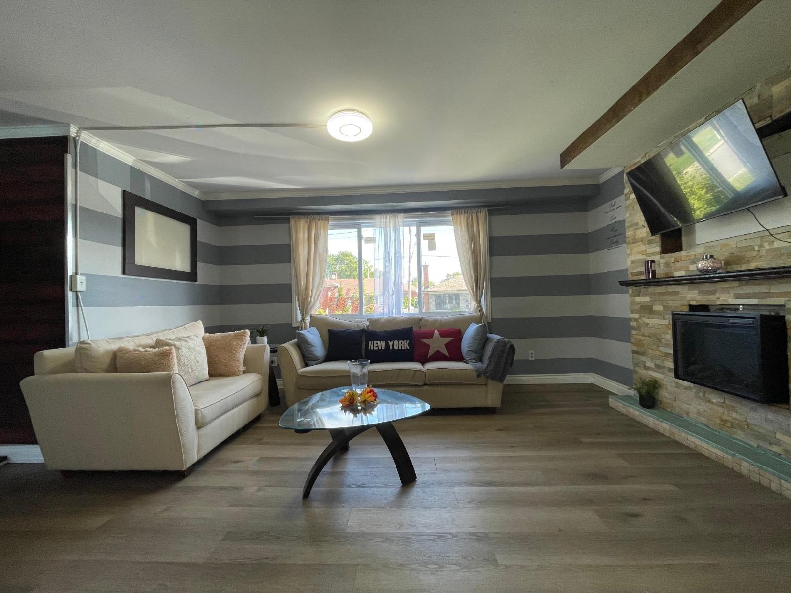 432 Av. Dunn Laval (Chomedey) Quebec Canada H7W4A9 4