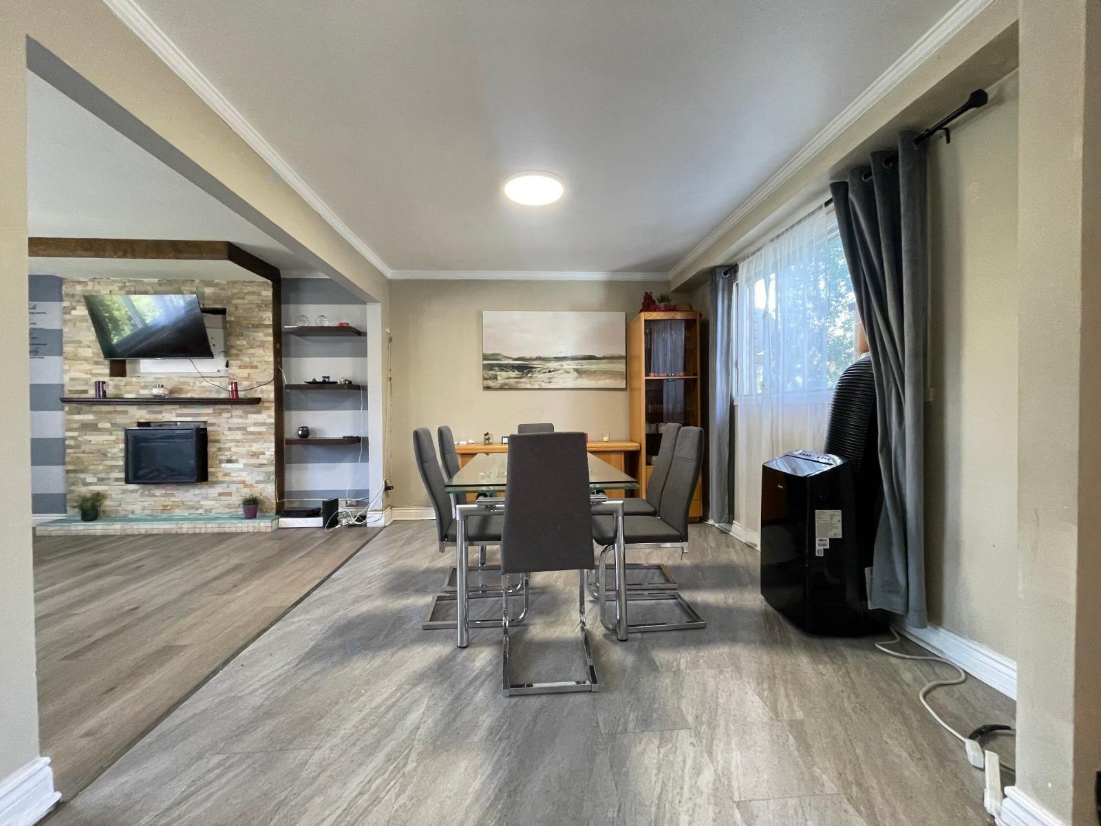 432 Av. Dunn Laval (Chomedey) Quebec Canada H7W4A9 5
