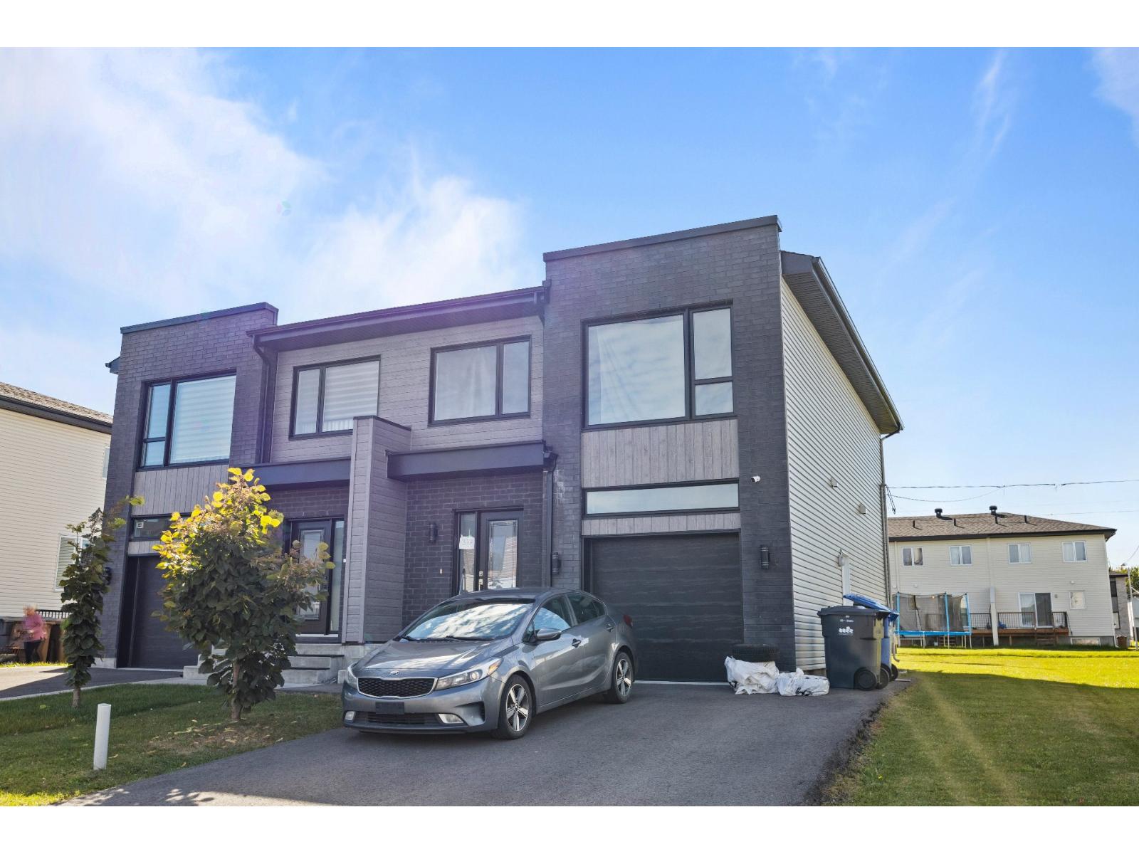 577 Rue F.-X.-Garneau Salaberry-de-Valleyfield Quebec Canada J6S0P6 3