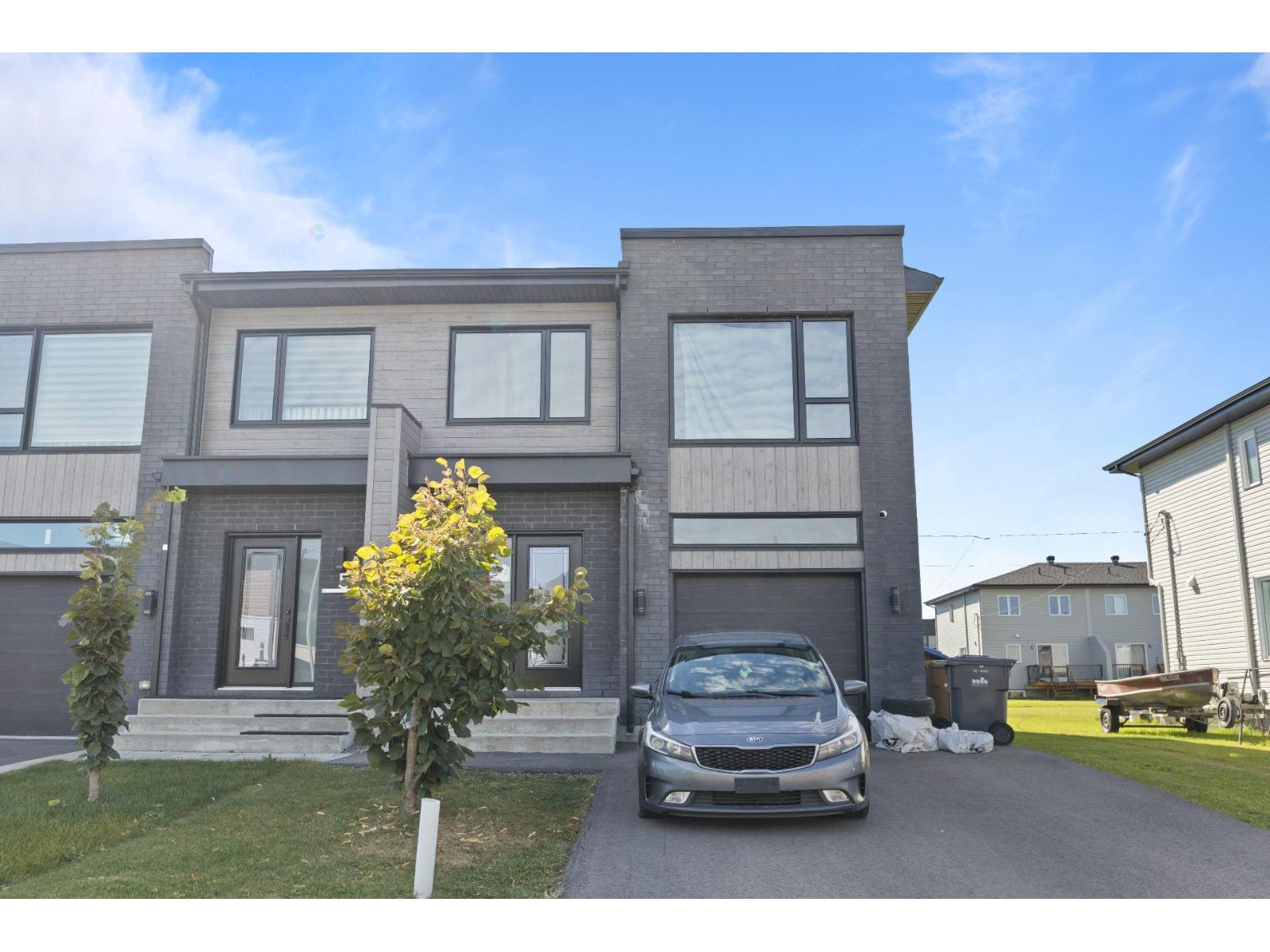 577 Rue F.-X.-Garneau Salaberry-de-Valleyfield Quebec Canada J6S0P6 4