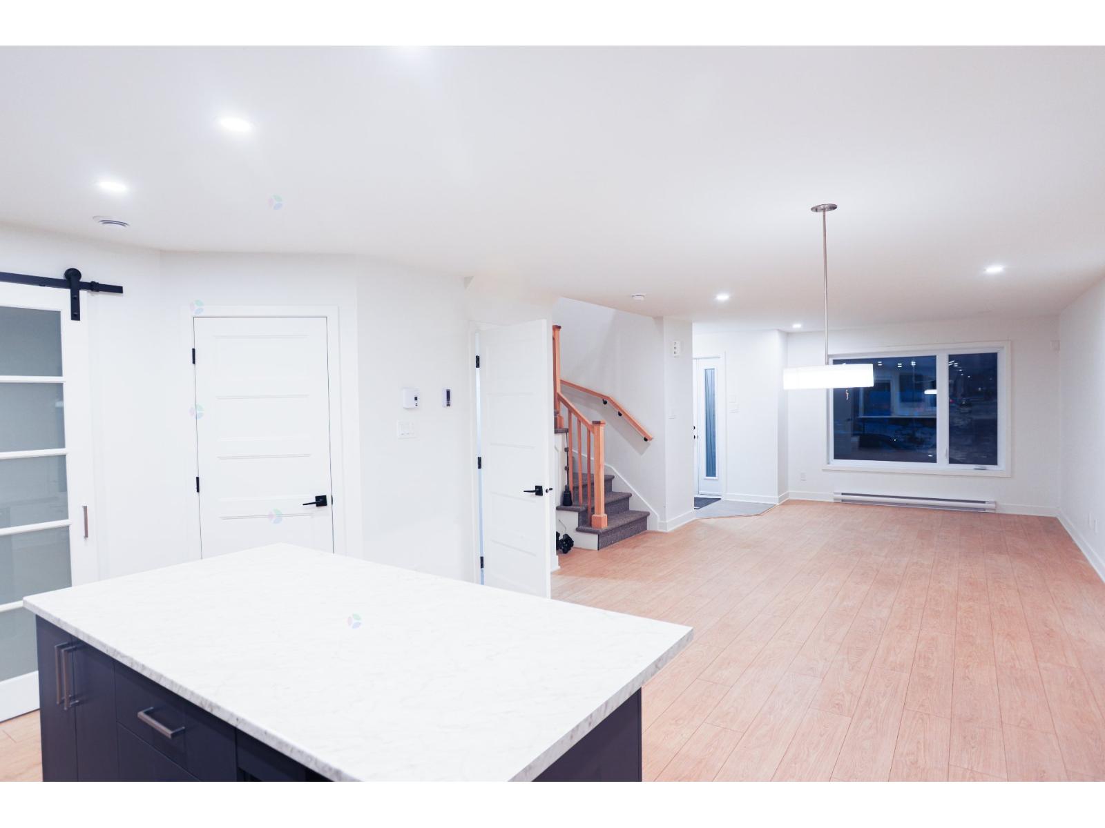 472 Rue Marie-Uguay Salaberry-de-Valleyfield Quebec Canada J6S0P6 5
