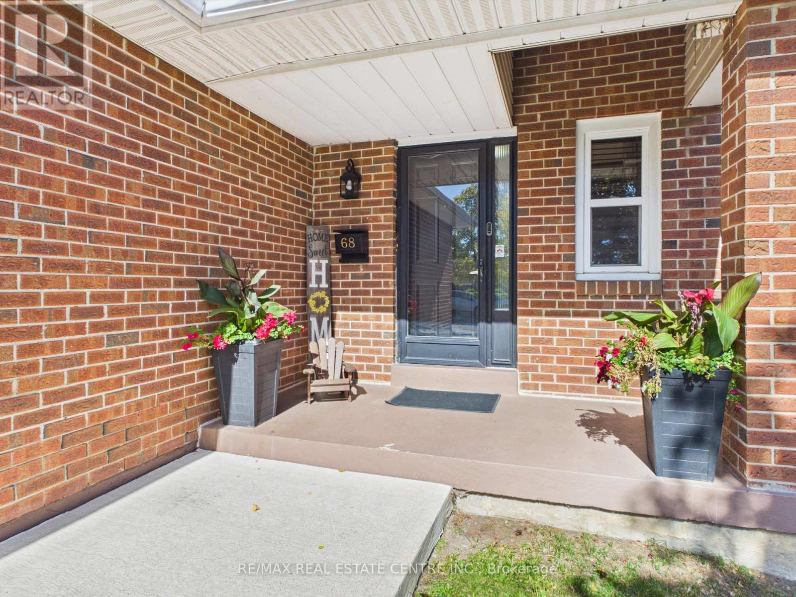 68 Aurora Place, Brampton, Ontario  L6Z 2A9 - Photo 3 - W13870046