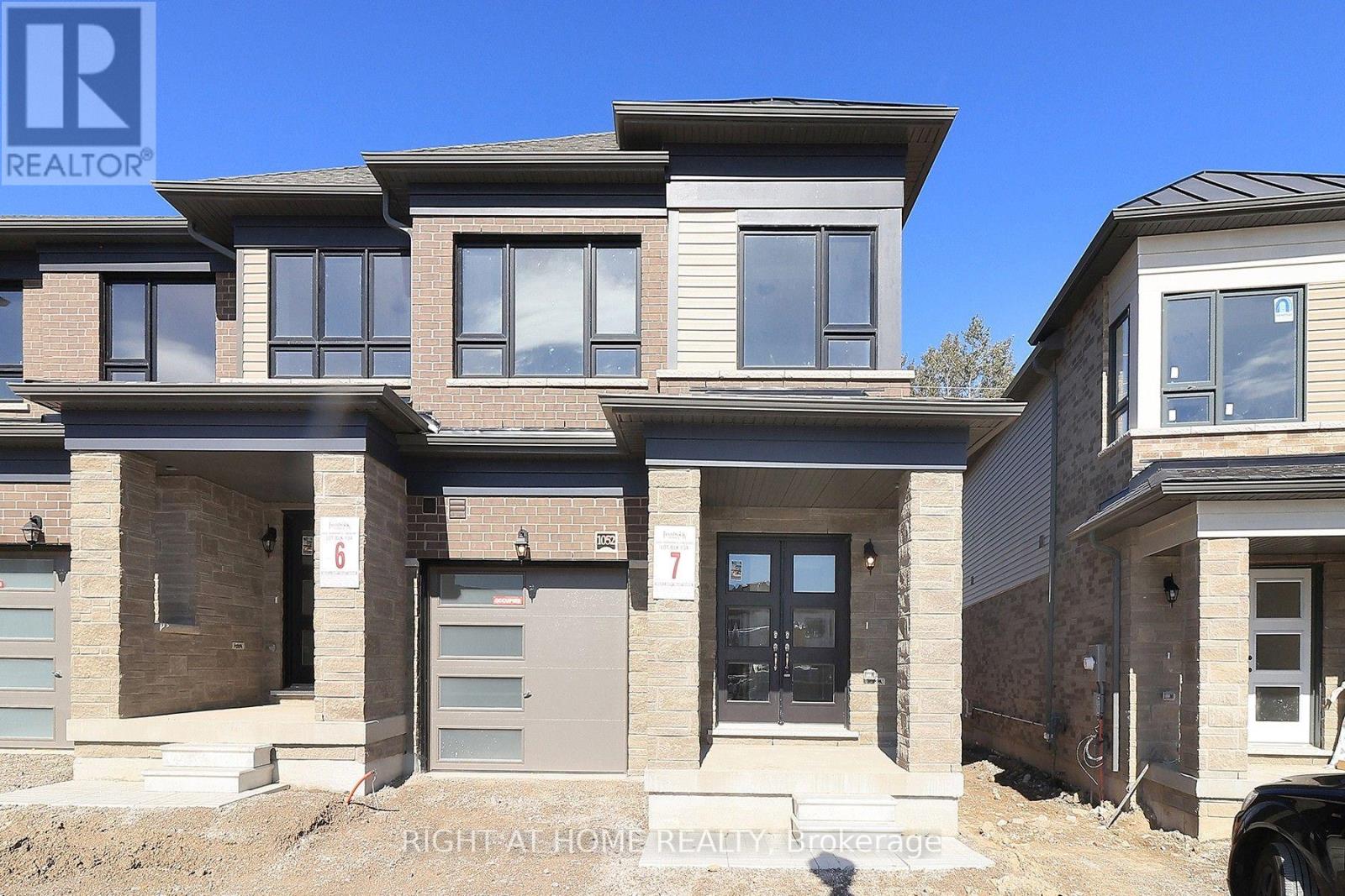 1052 PERIWINKLE CRESCENT, Woodstock, Ontario