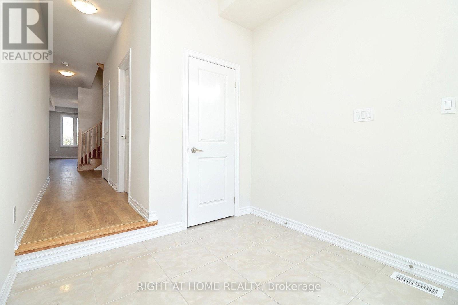1052 Periwinkle Crescent, Woodstock, Ontario  N4S 7W2 - Photo 5 - X13870056