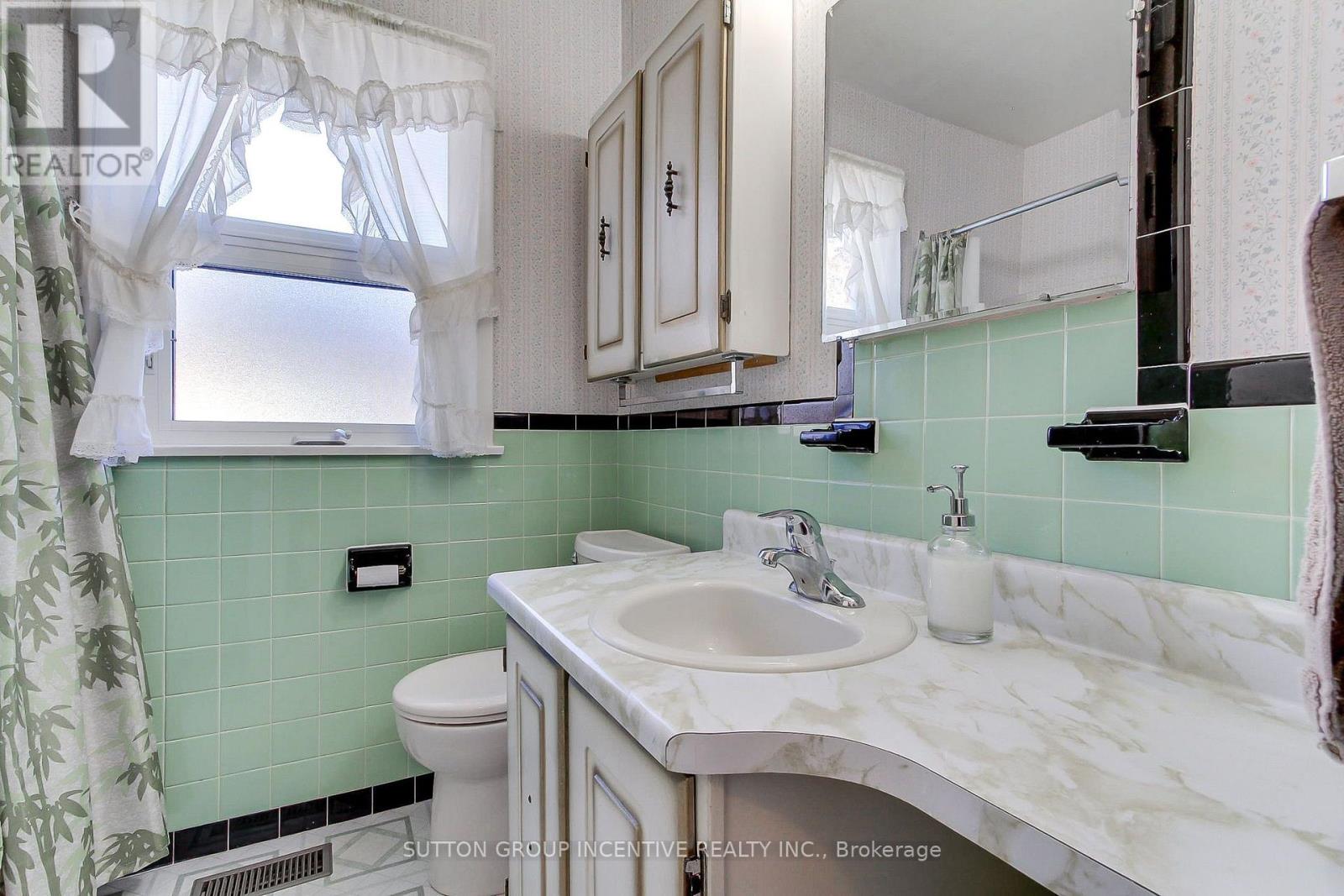 43 Sussex Avenue, Richmond Hill, Ontario  L4C 2E5 - Photo 22 - N13870082