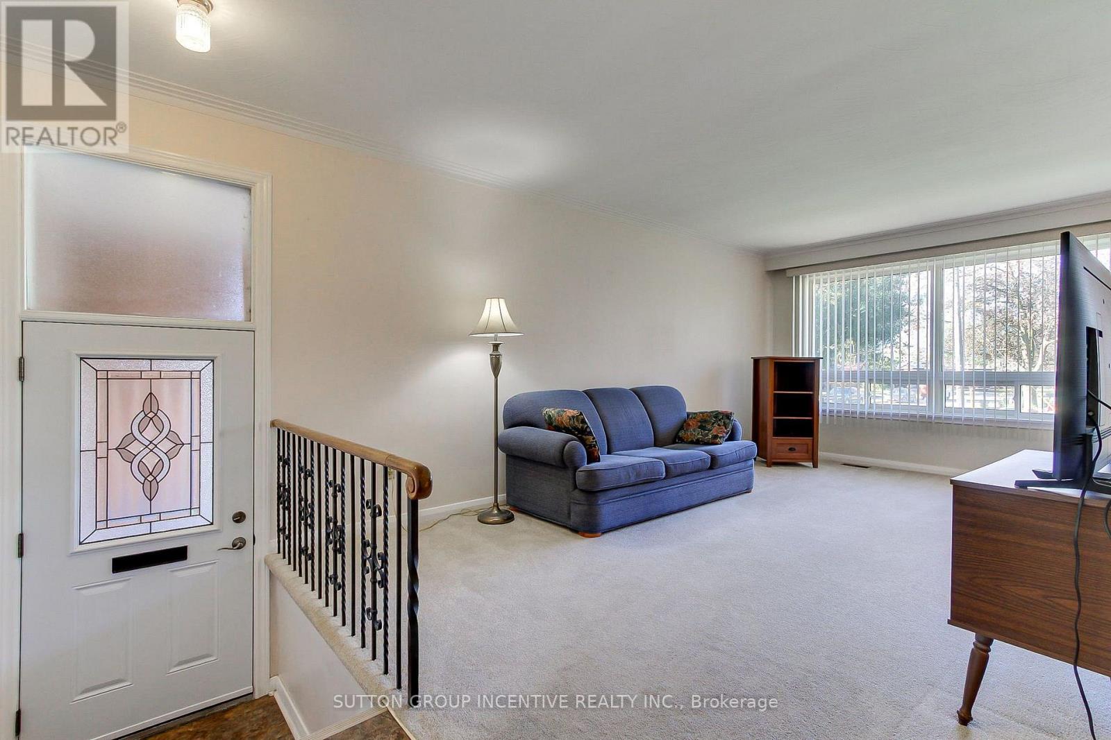 43 Sussex Avenue, Richmond Hill, Ontario  L4C 2E5 - Photo 5 - N13870082