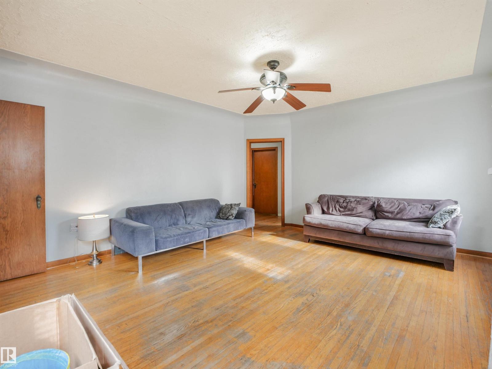 11233 103 ST NW