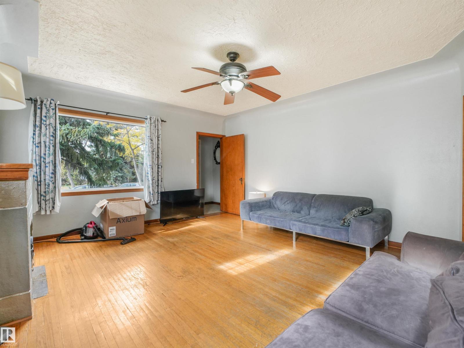 11233 103 ST NW