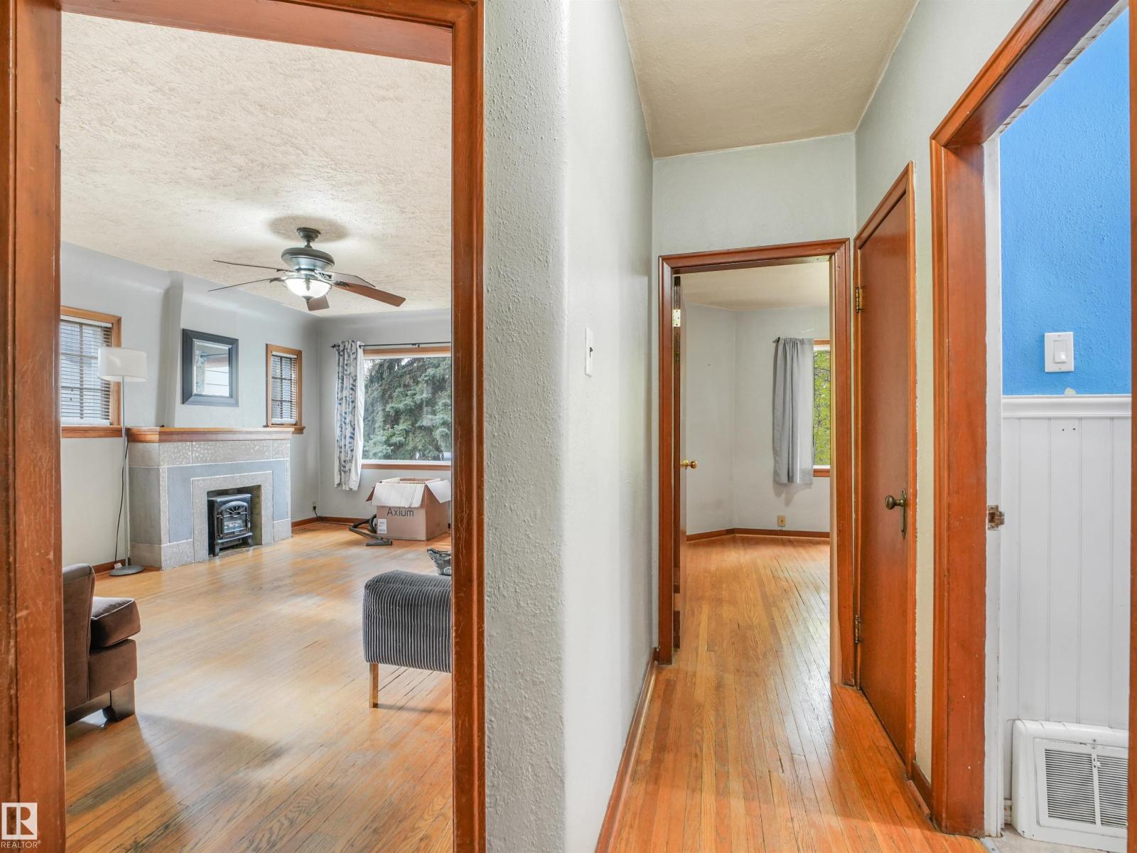 11233 103 ST NW