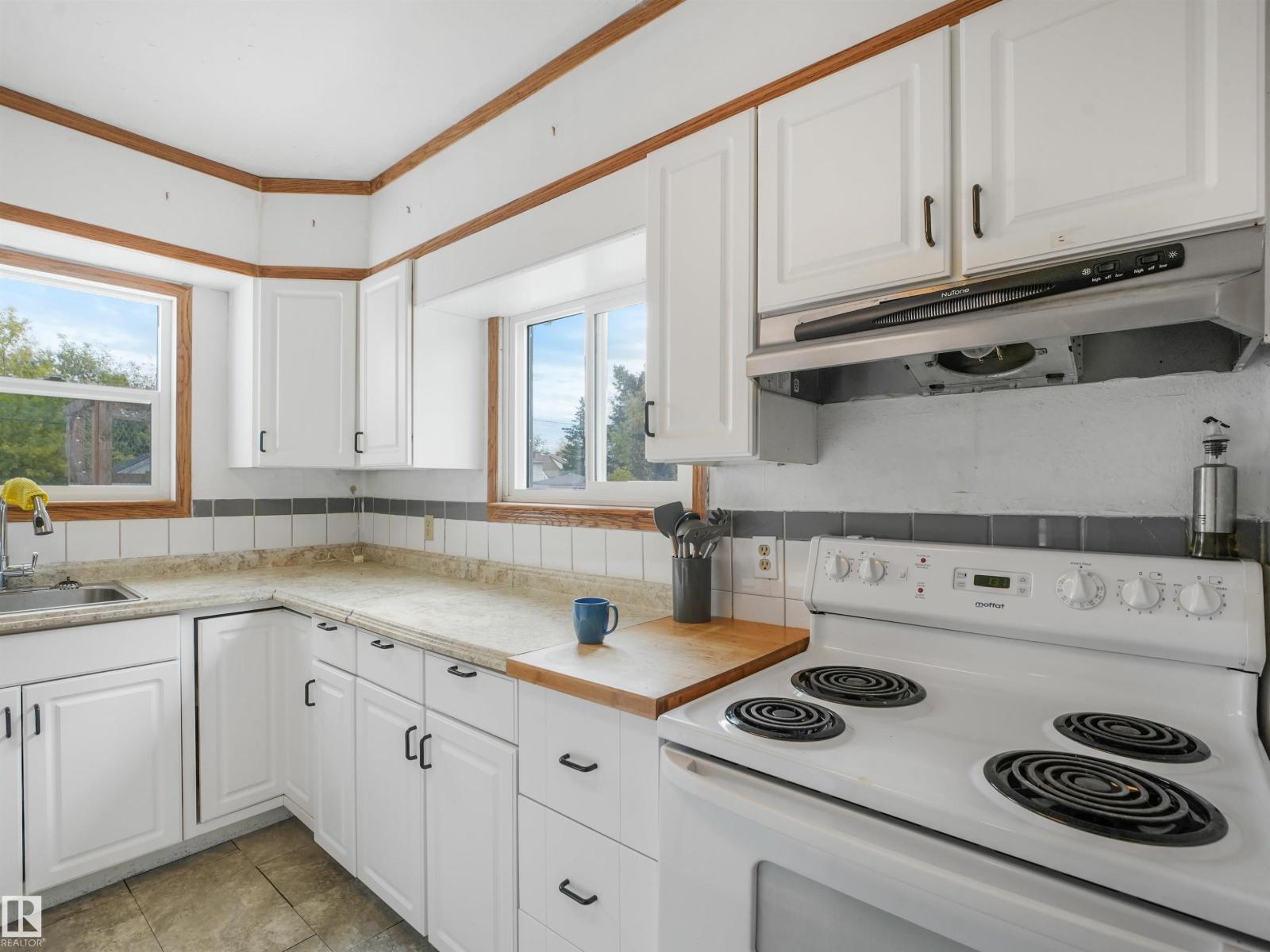 11233 103 ST NW