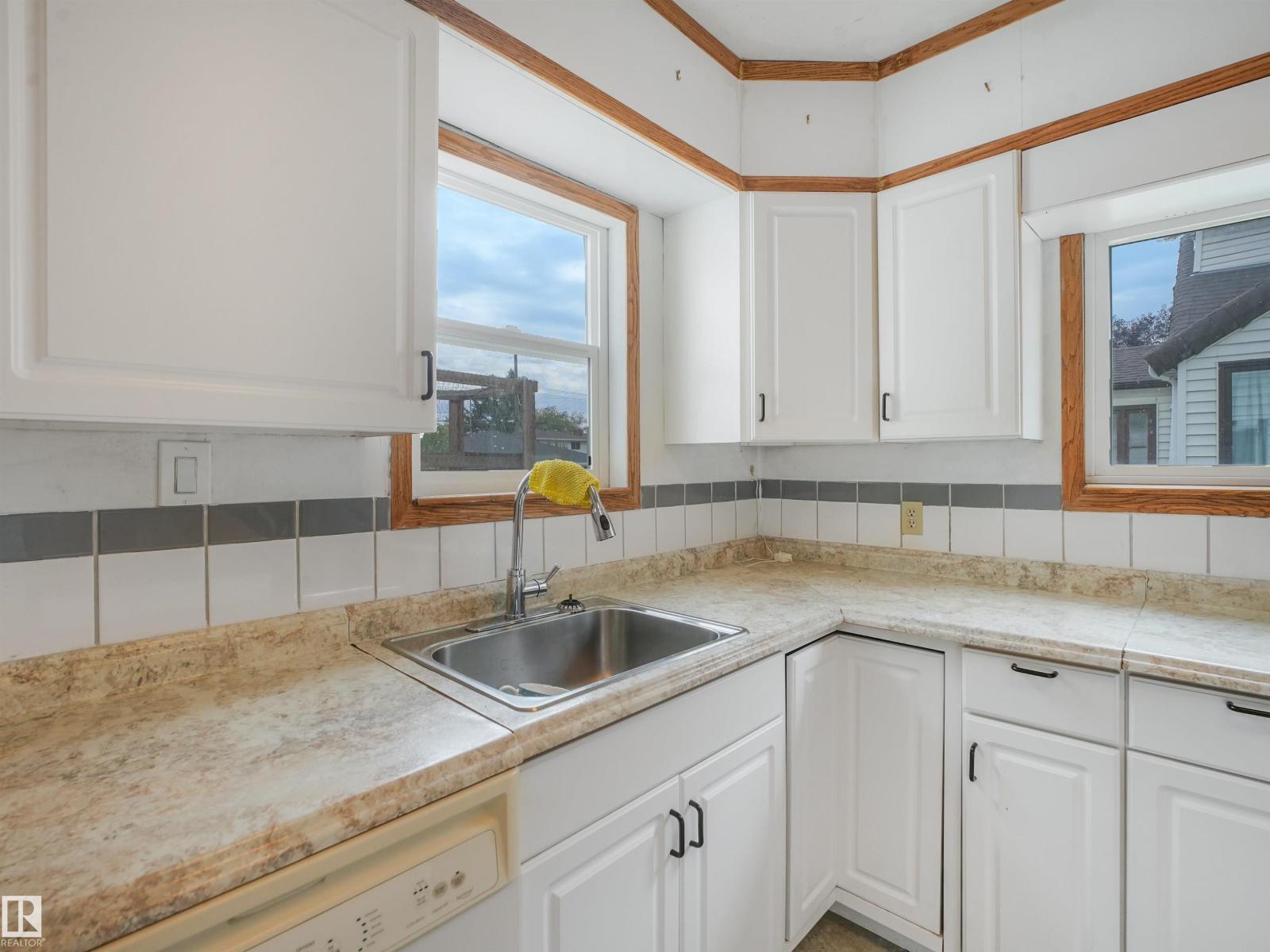11233 103 ST NW