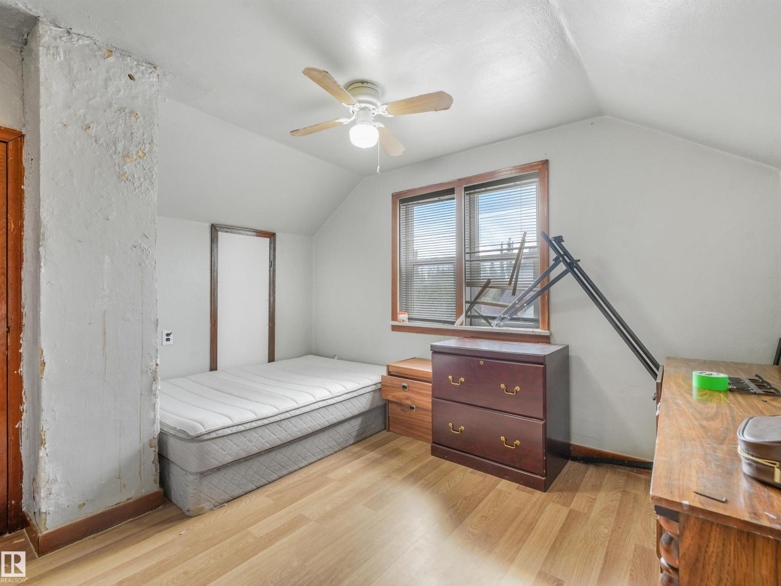 11233 103 ST NW