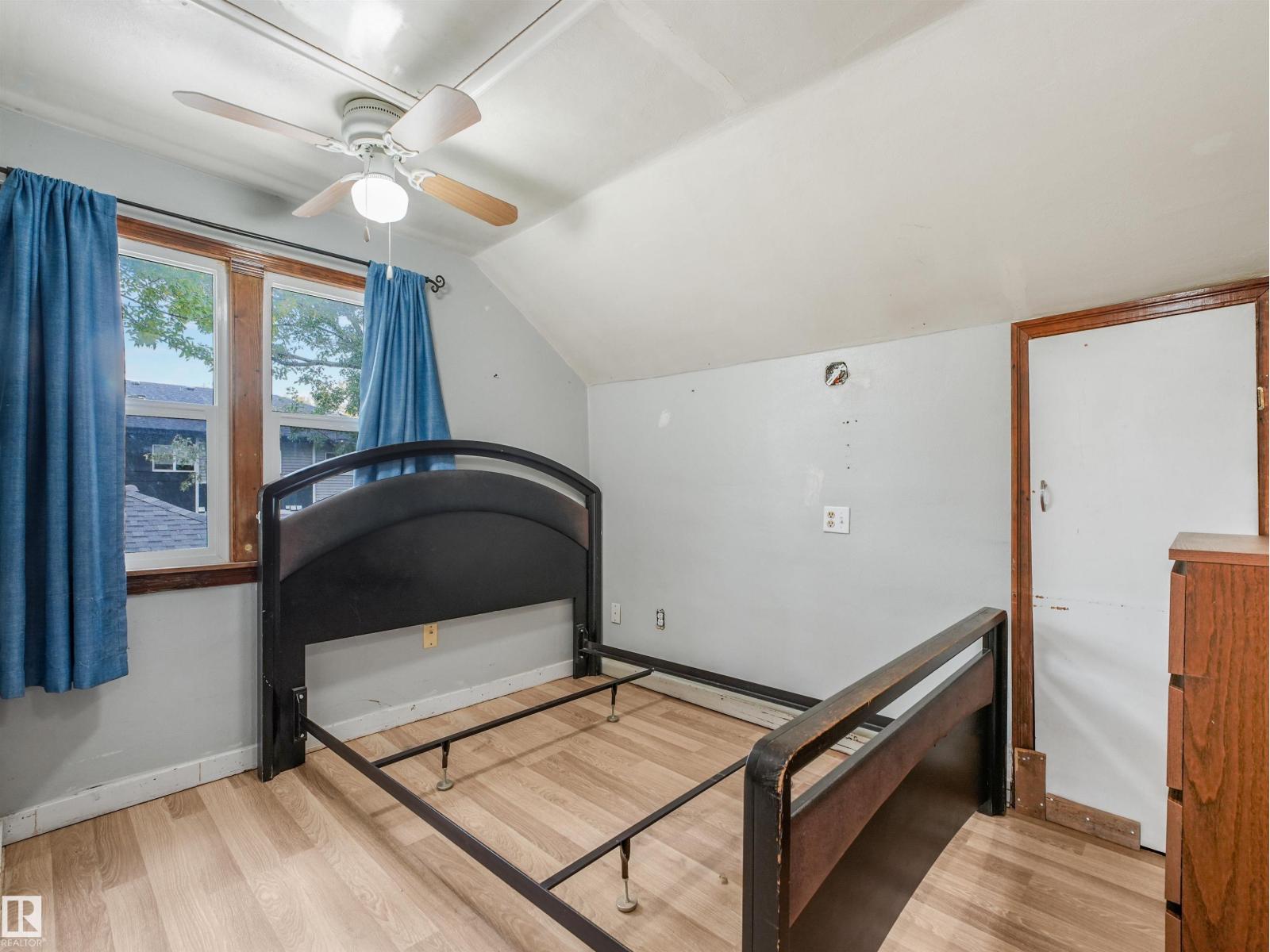 11233 103 ST NW