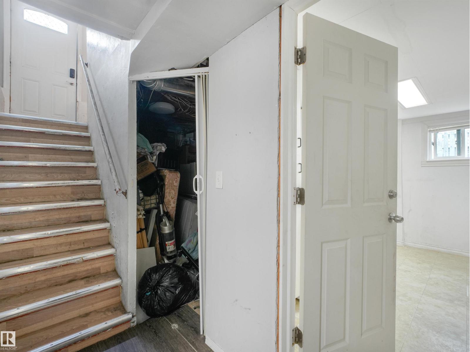 11233 103 ST NW