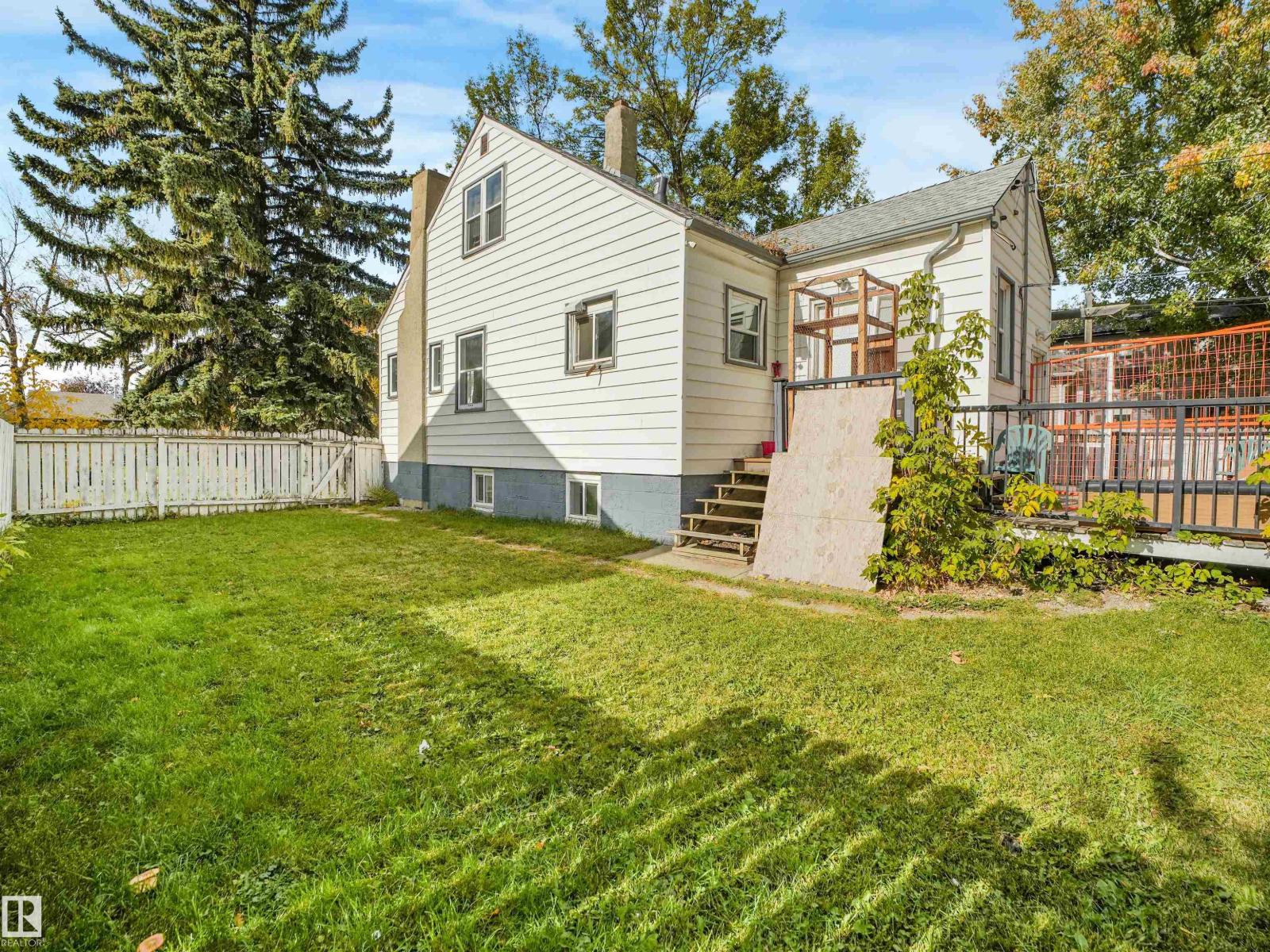 11233 103 ST NW