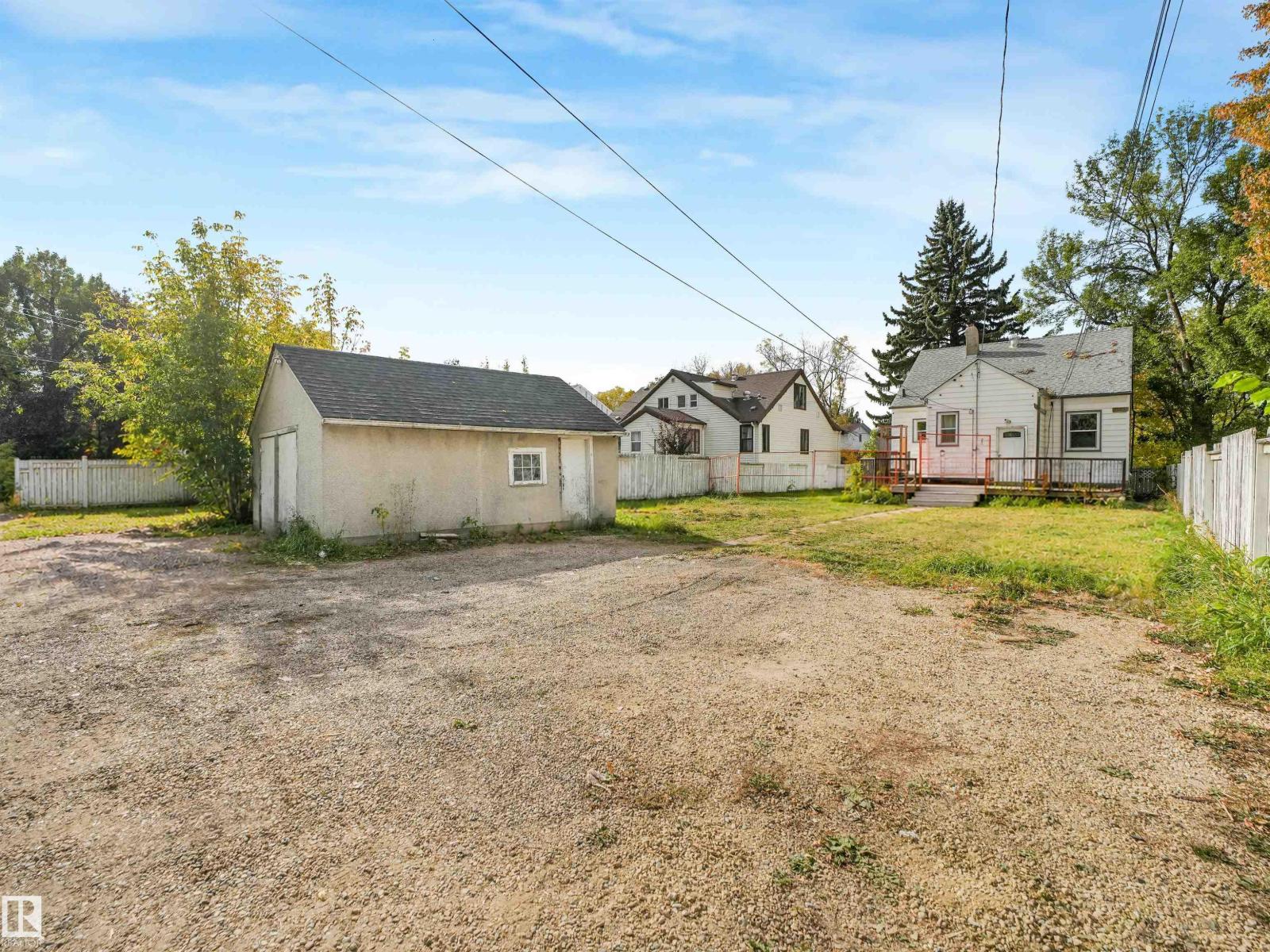 11233 103 ST NW