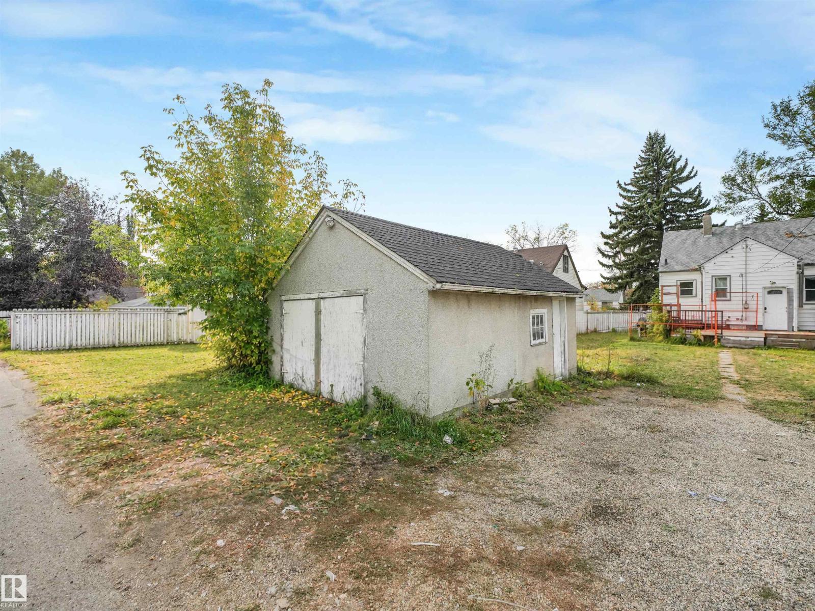11233 103 ST NW