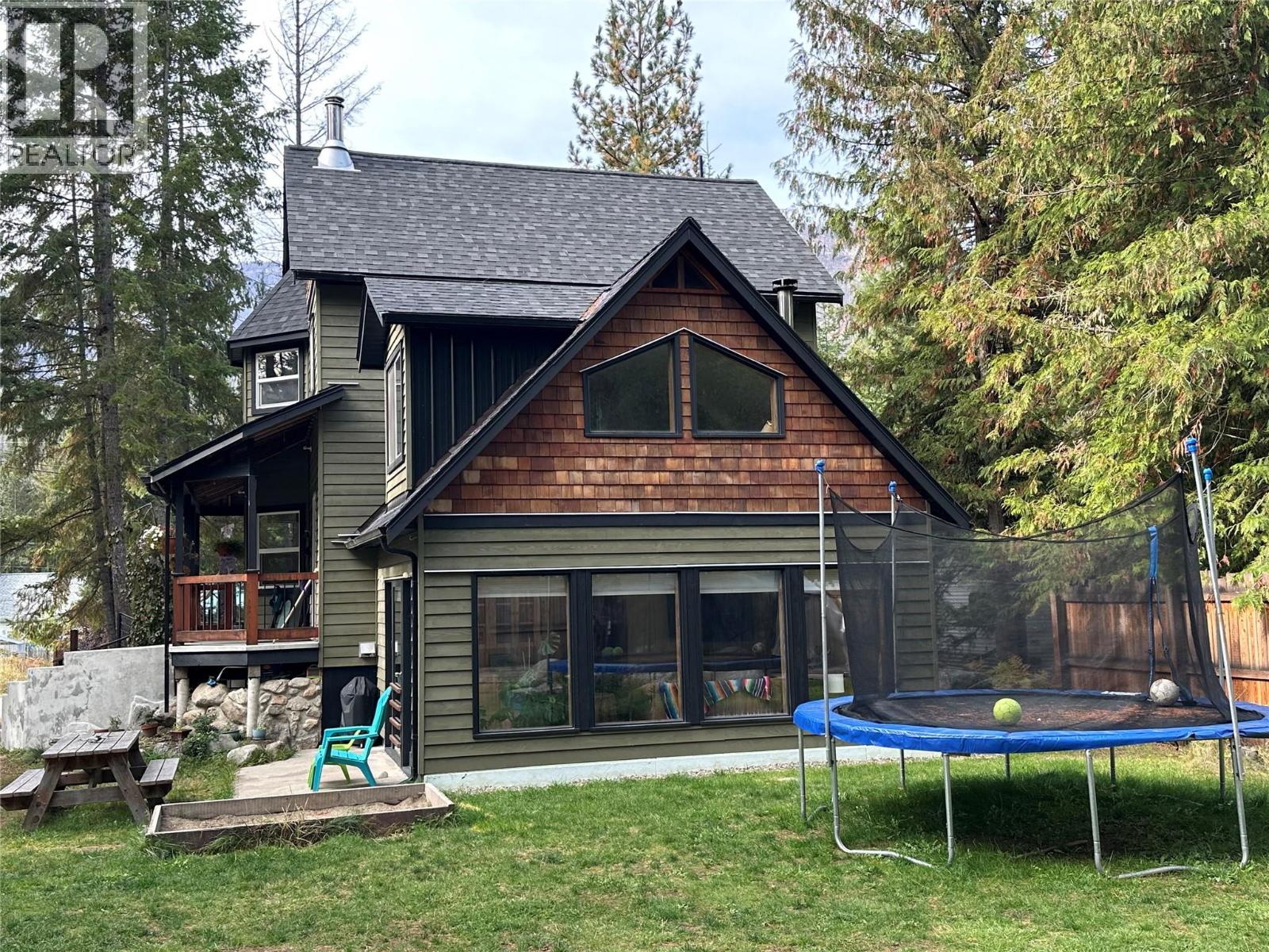 1112 HUME Street, Slocan, British Columbia